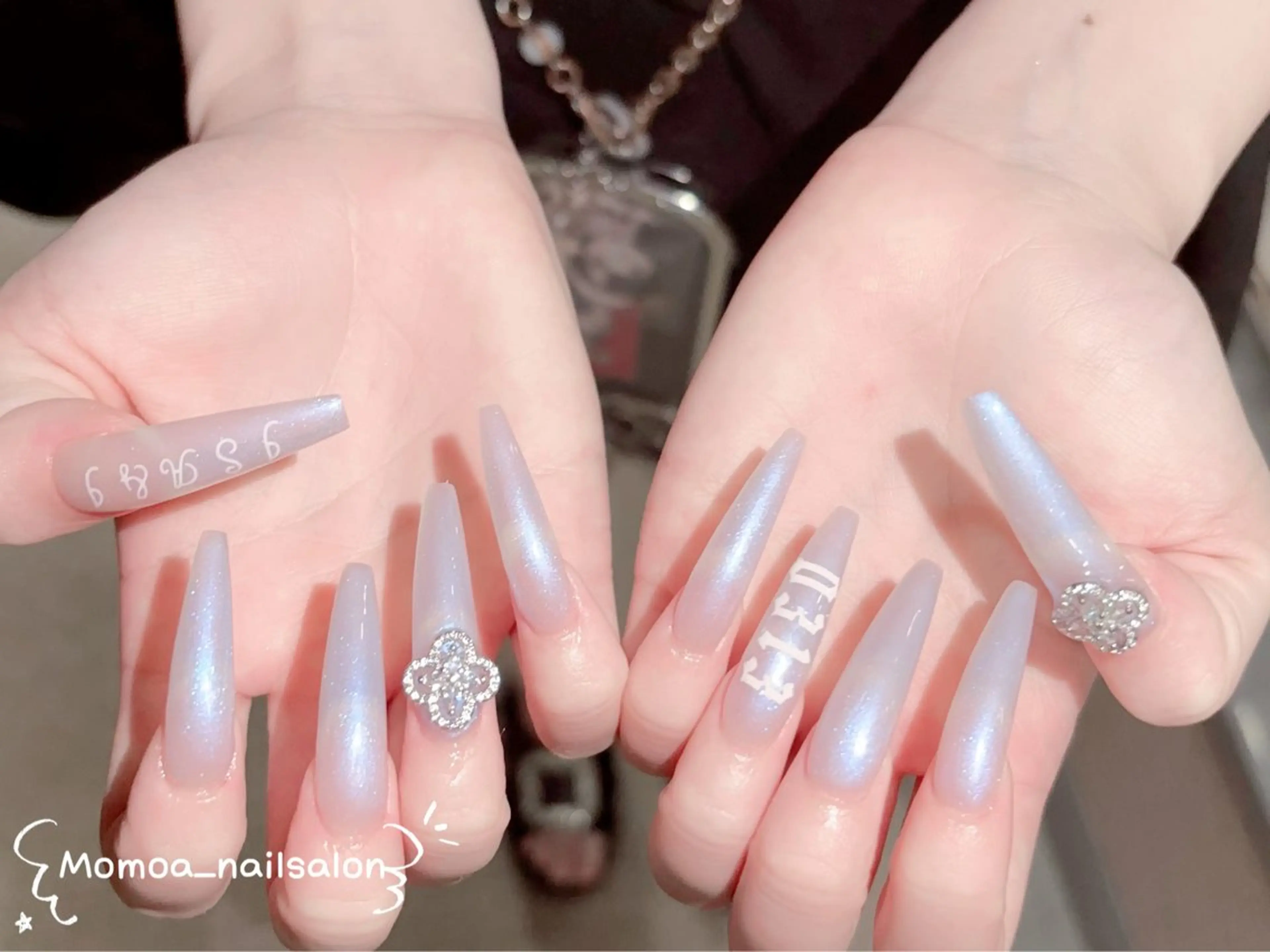 ネイル 成人式 ロングネイル マグネットネイル 大理石ネイル(マーブル) リボン ハンドネイル MoMoA Nail ネイル長さ出し専門店のネイルデザイン