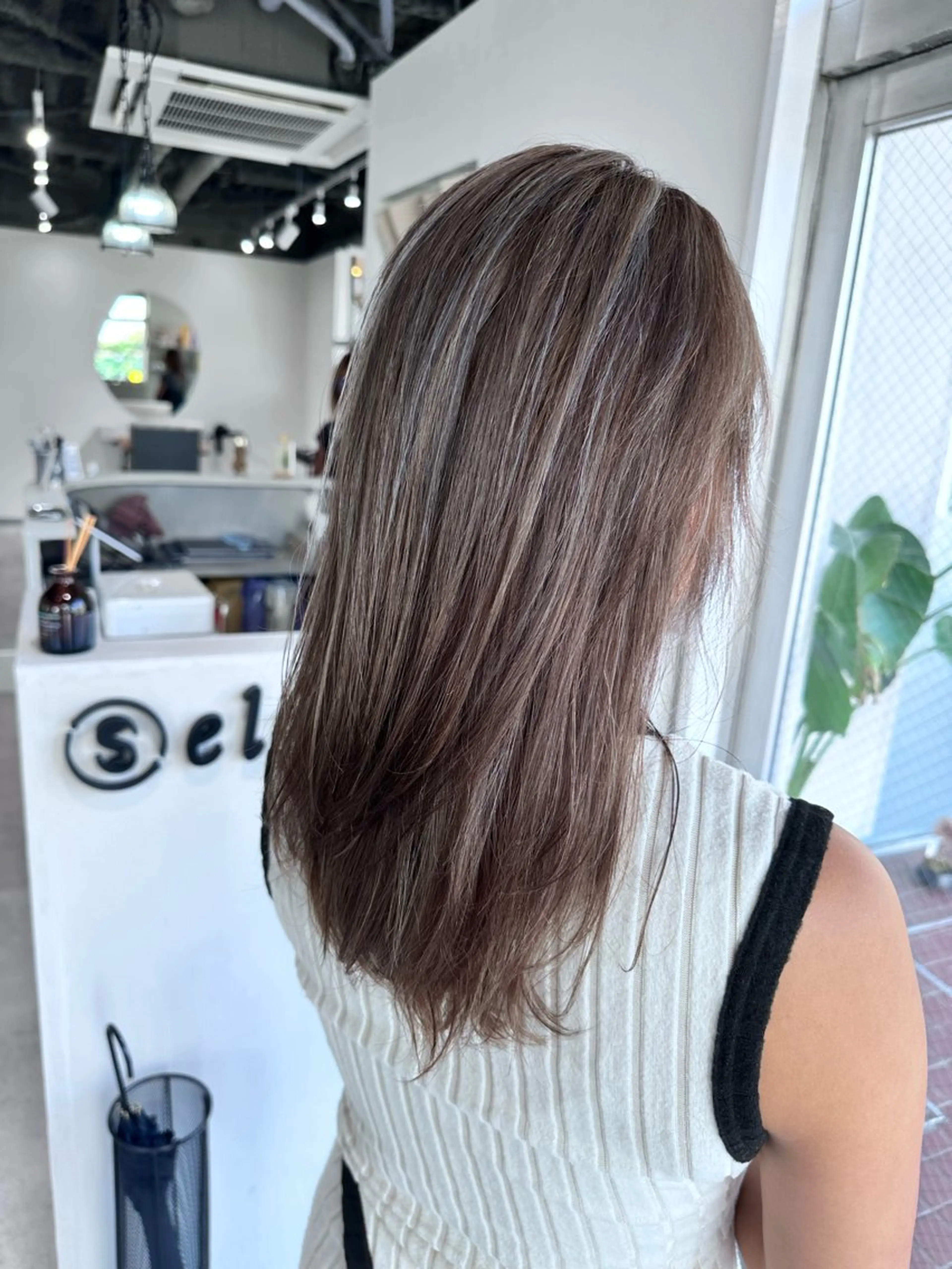 セミロング ハイライト カット ヘアカラー トリートメント 脱白髪染め美容師 竹内涼乃のヘアスタイル