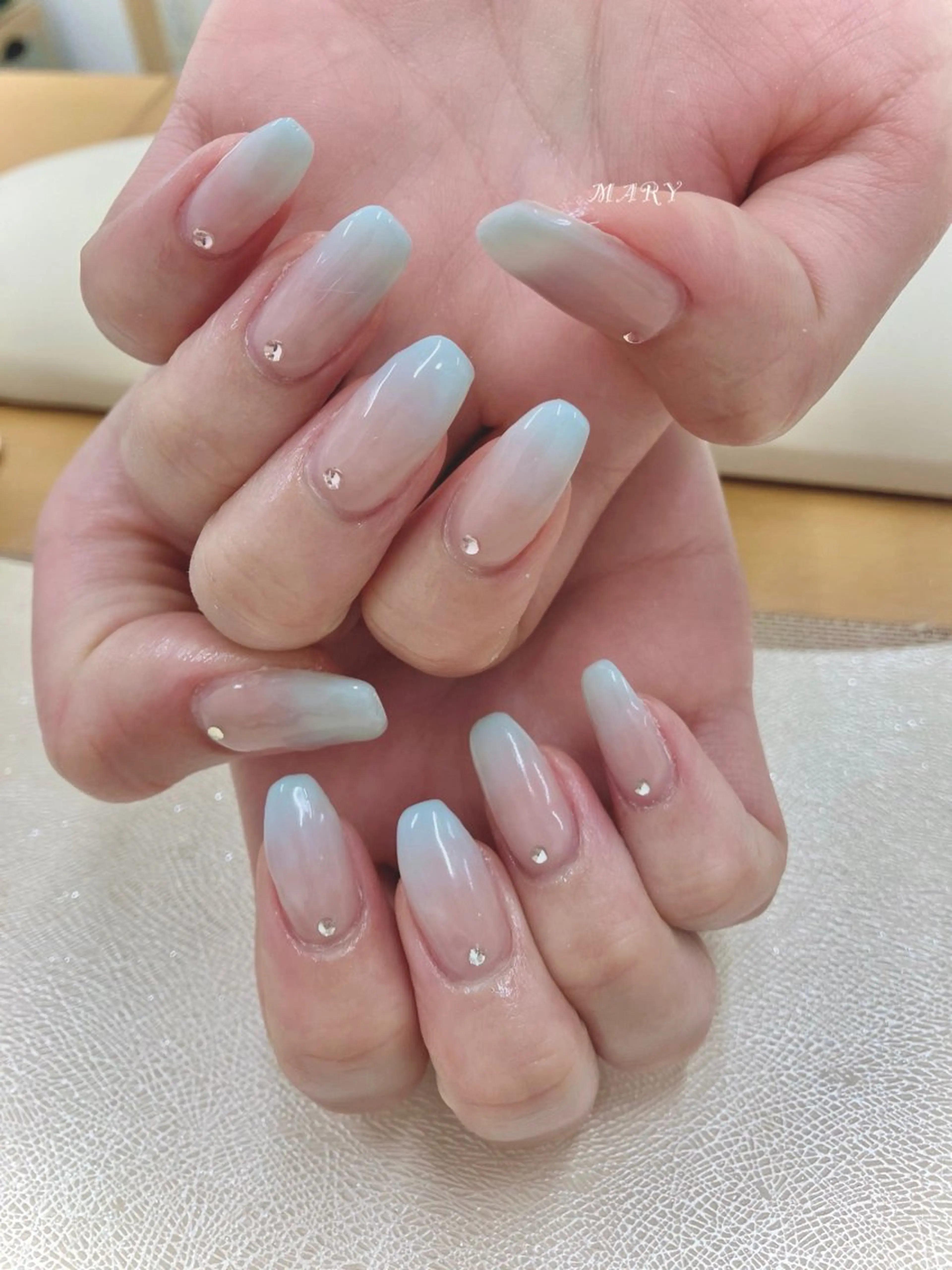 ネイル ブルー グラデーション ニュアンスネイル シンプルネイル ハンドネイル Mary nail .narumiのネイルデザイン