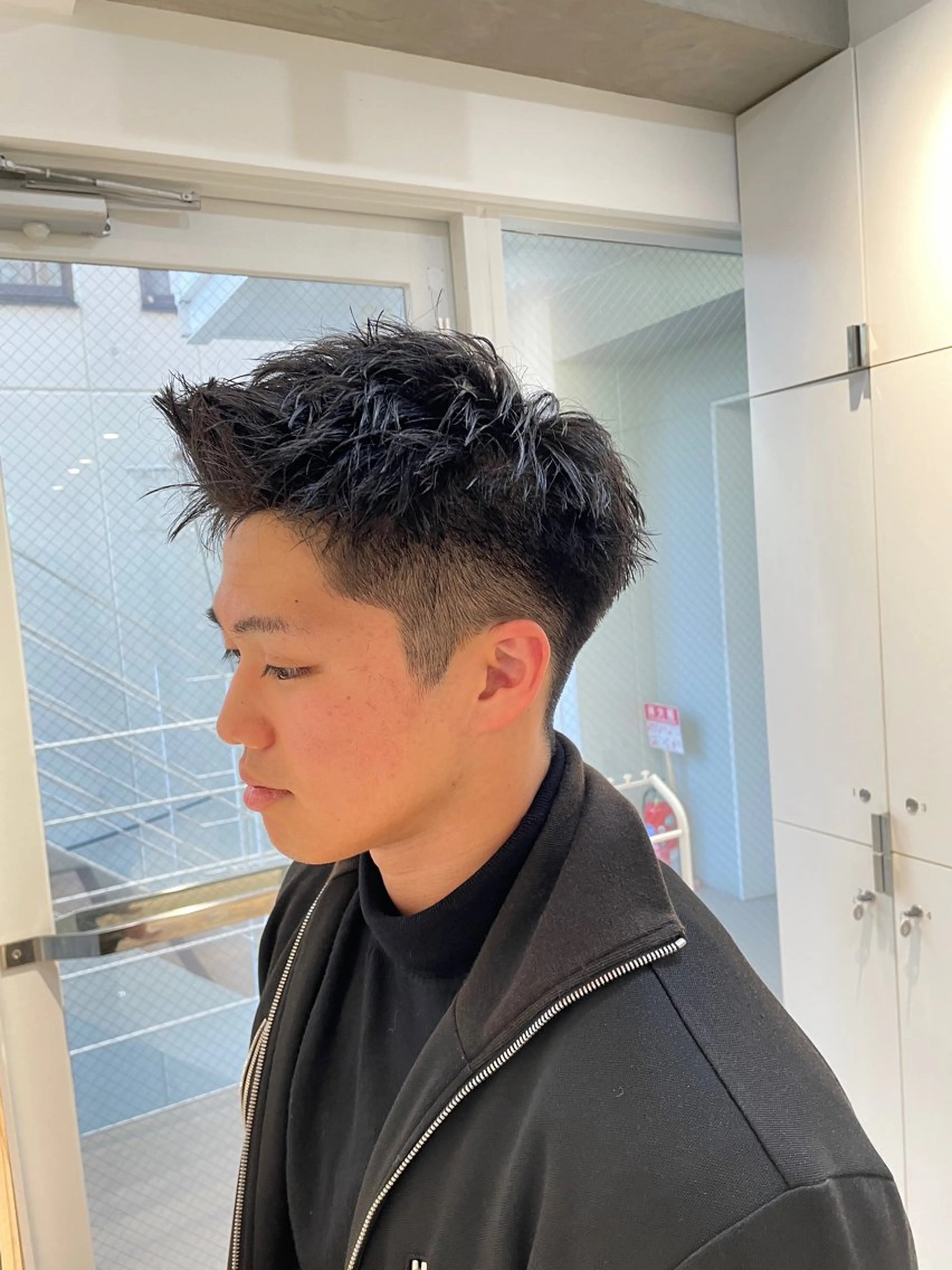 ショート パーマ ヘアアレンジ メンズ スパイキーショート 刈り上げ ショートヘア カット トリートメント ヘッドスパ ヘアセット 艶髪✨寒色カラー✨ 翁長孝輔のヘアスタイル