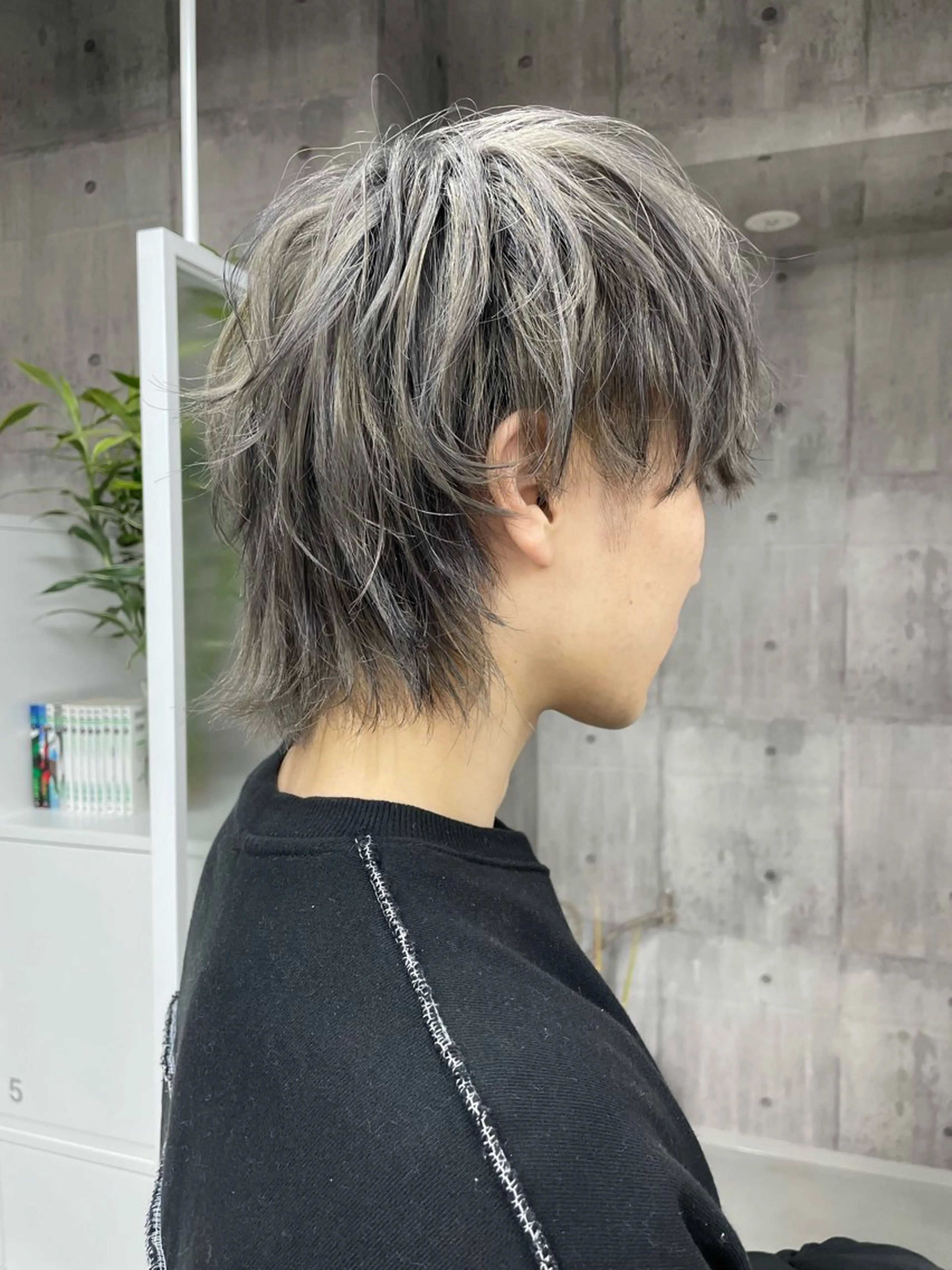カラー メンズ メンズブリーチ ブリーチ シルバー 錦 茉李 @lm.mari03のヘアスタイル