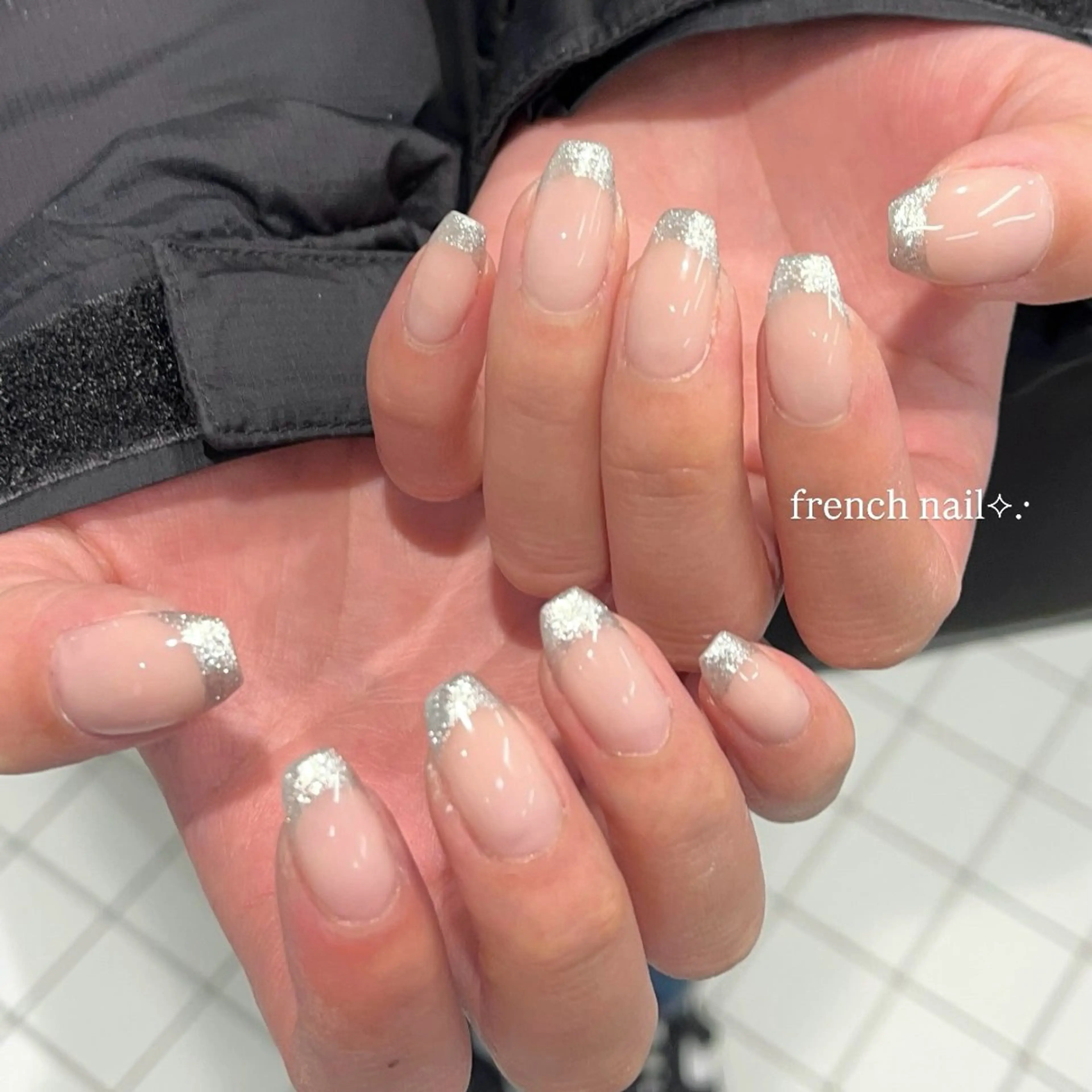 ネイル フレンチネイル キラキラネイル ロングネイル リボン 冬ネイル ハンドネイル eight nail 春菜のネイルデザイン