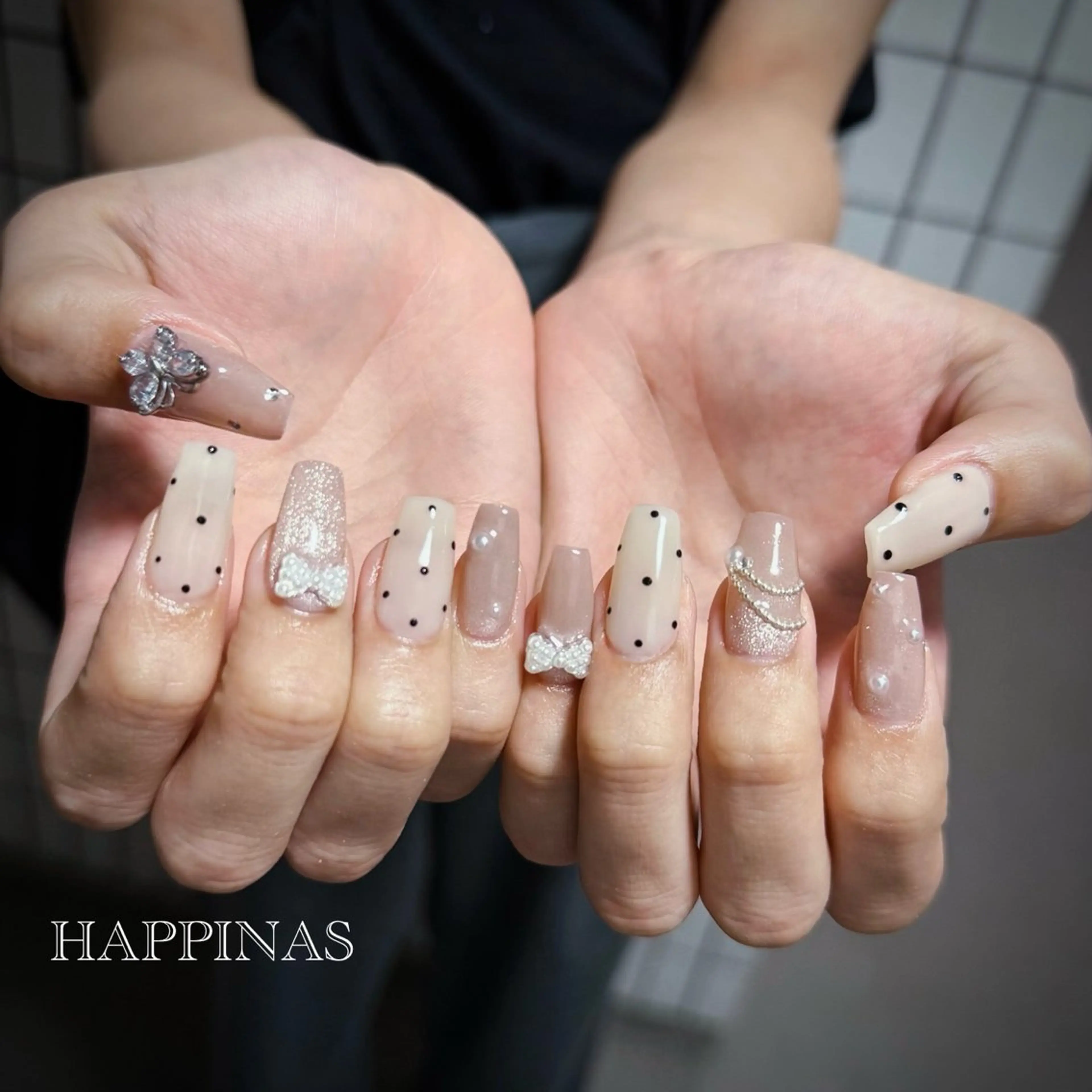 ネイル ドット ガーリー キラキラネイル リボン スカルプネイル ハンドネイル HAPPINAS ののかのネイルデザイン