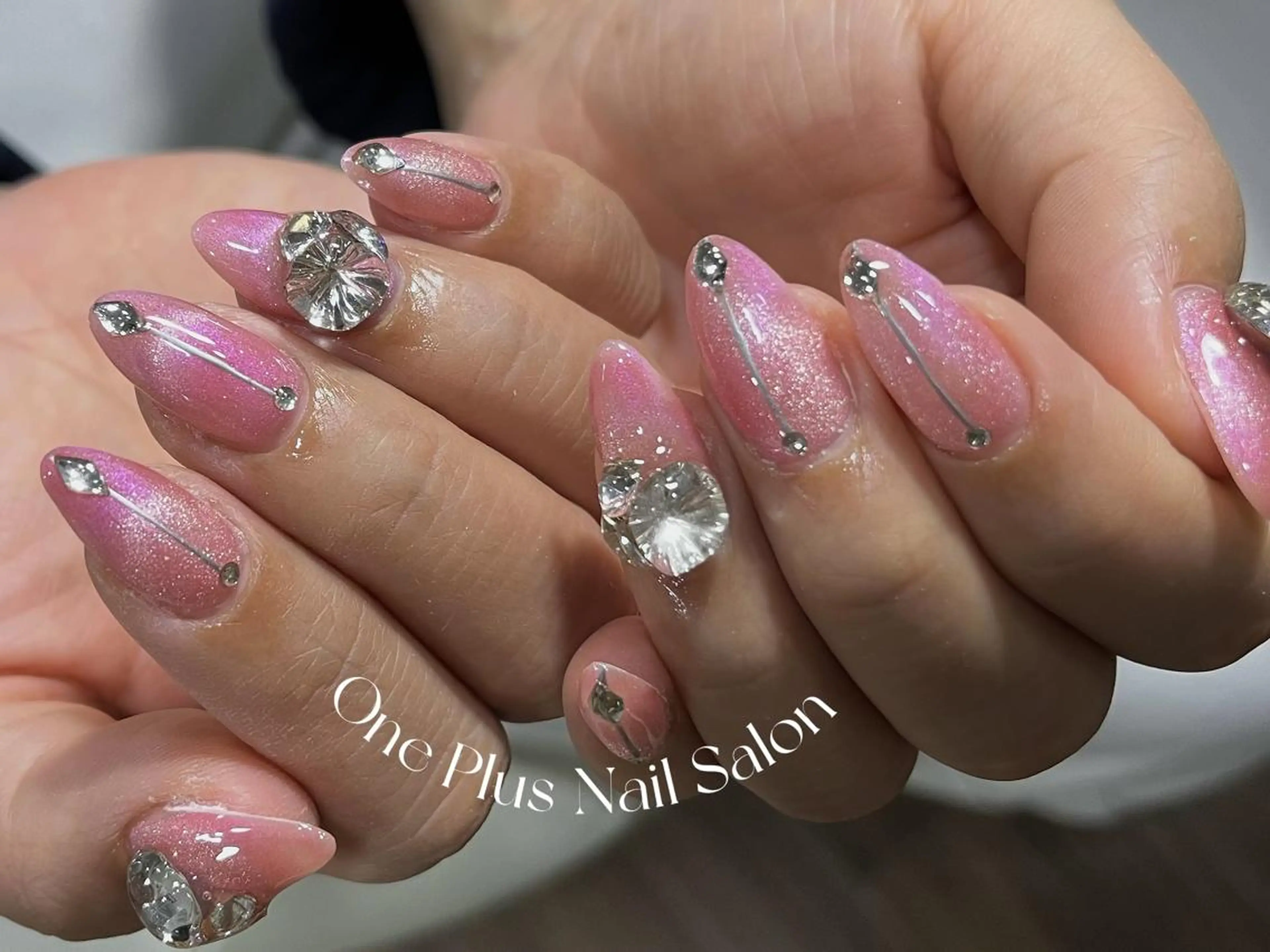 ネイル バレンタイン ハンドネイル One Plus Nail Salonのネイルデザイン