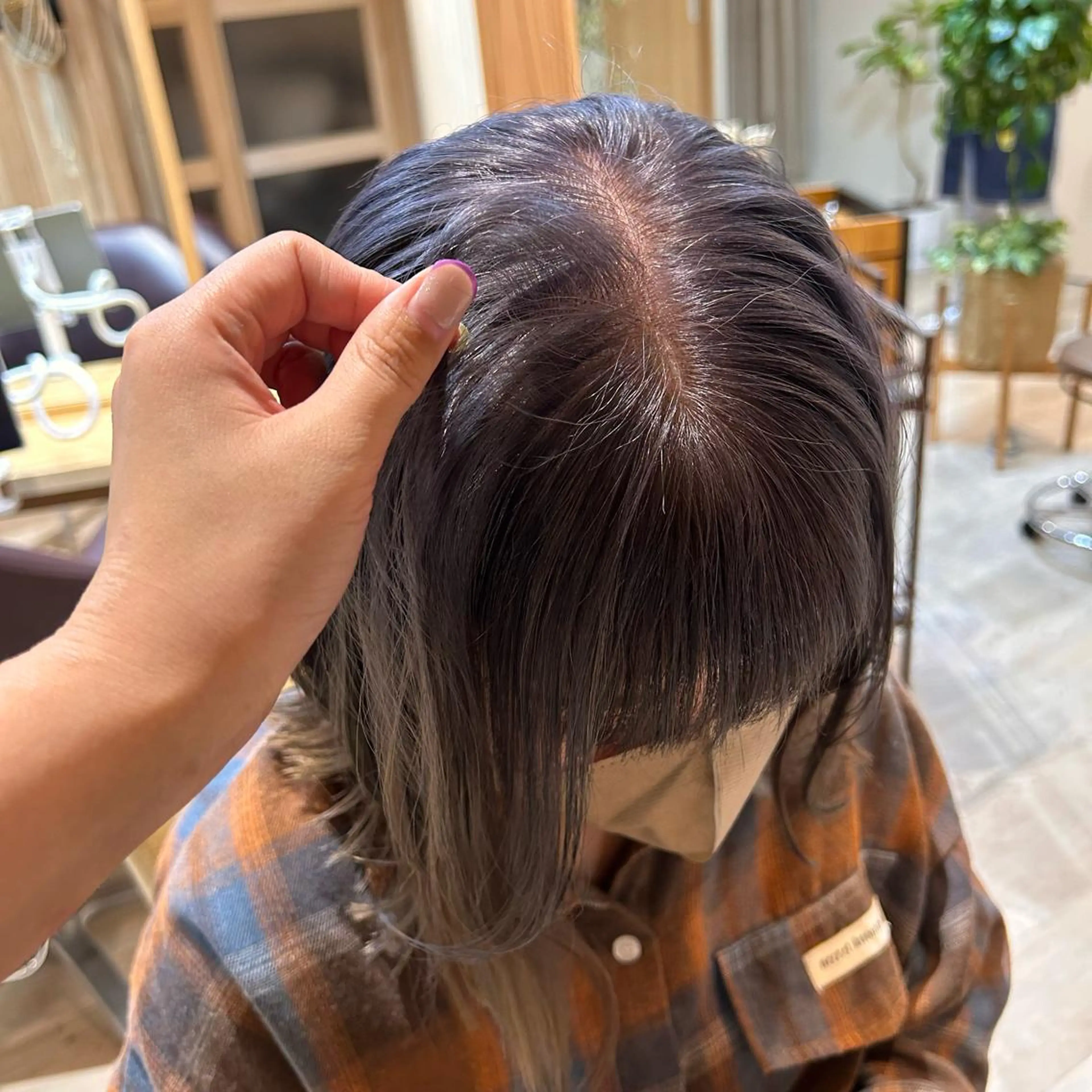 ショート カラー ブリーチ グレージュ ラベンダーカラー ラベンダーグレージュ ラベンダーグレー ヘアカラー 山本 知佳のヘアスタイル