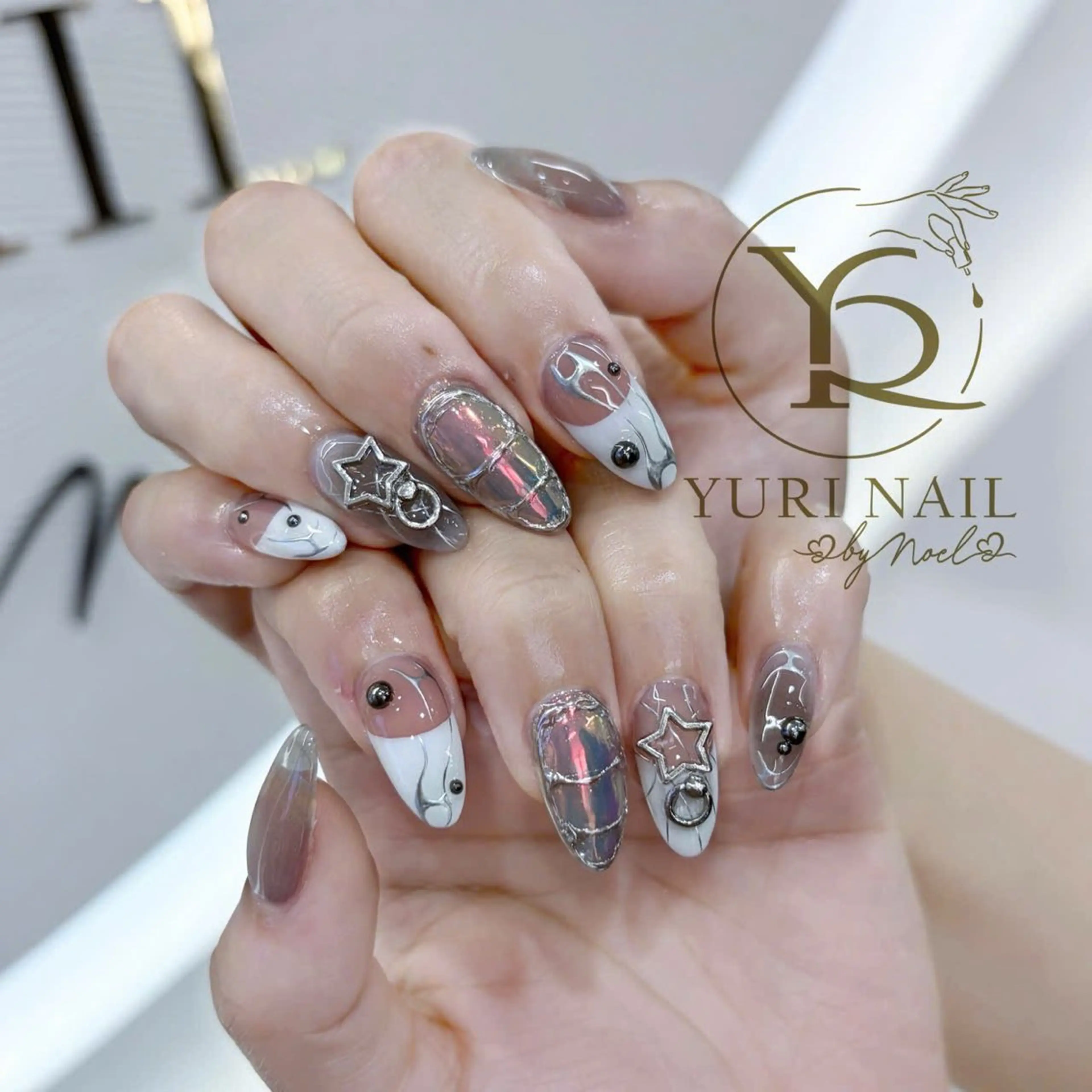 ネイル チークネイル フットネイル フレンチネイル グラデーション キラキラネイル ハンドネイル フットネイル ハンドケア YURI Nail Funabashiのネイルデザイン