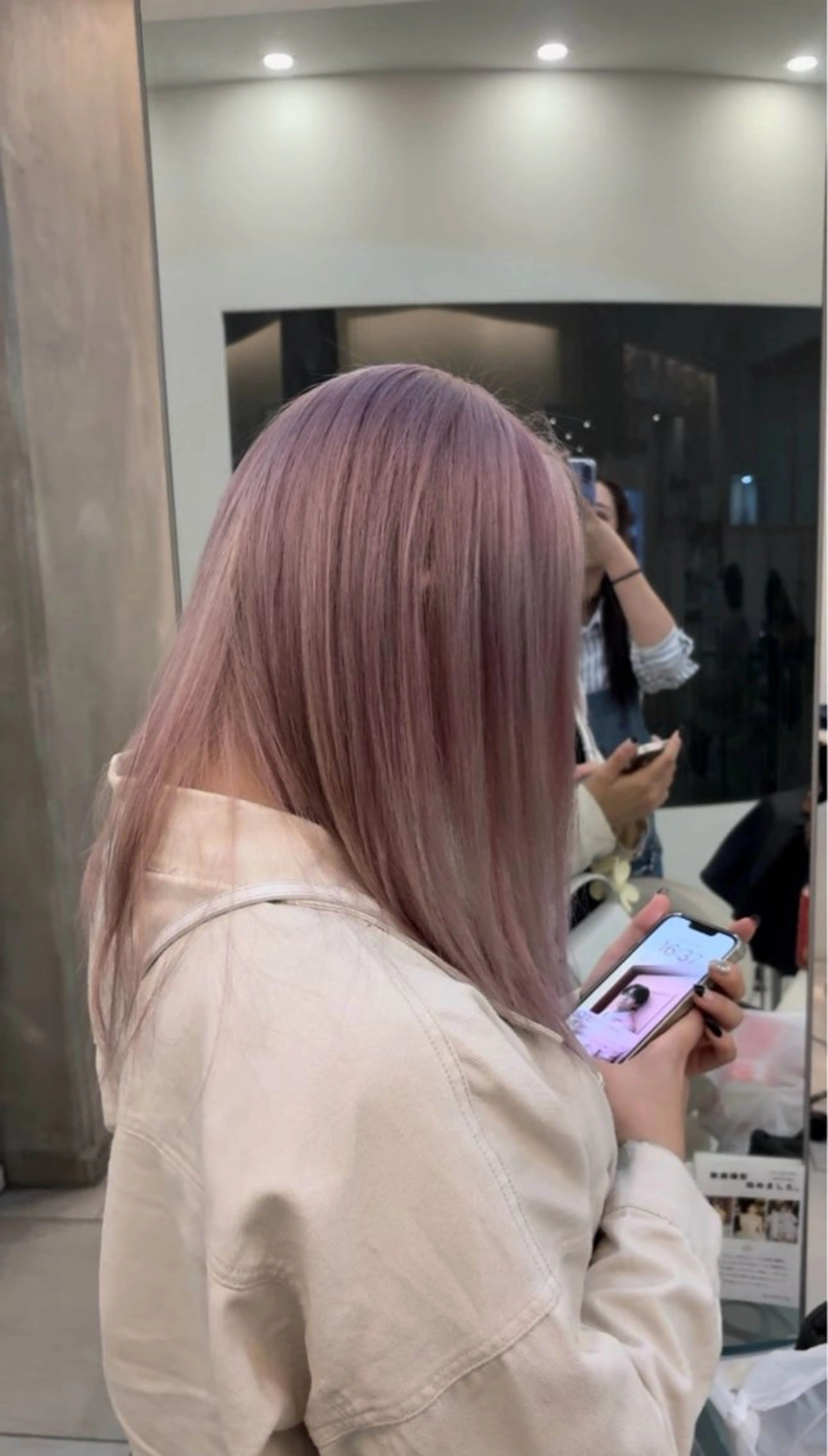 セミロング NENE💖ブリーチ 無しダブルカラーのヘアスタイル