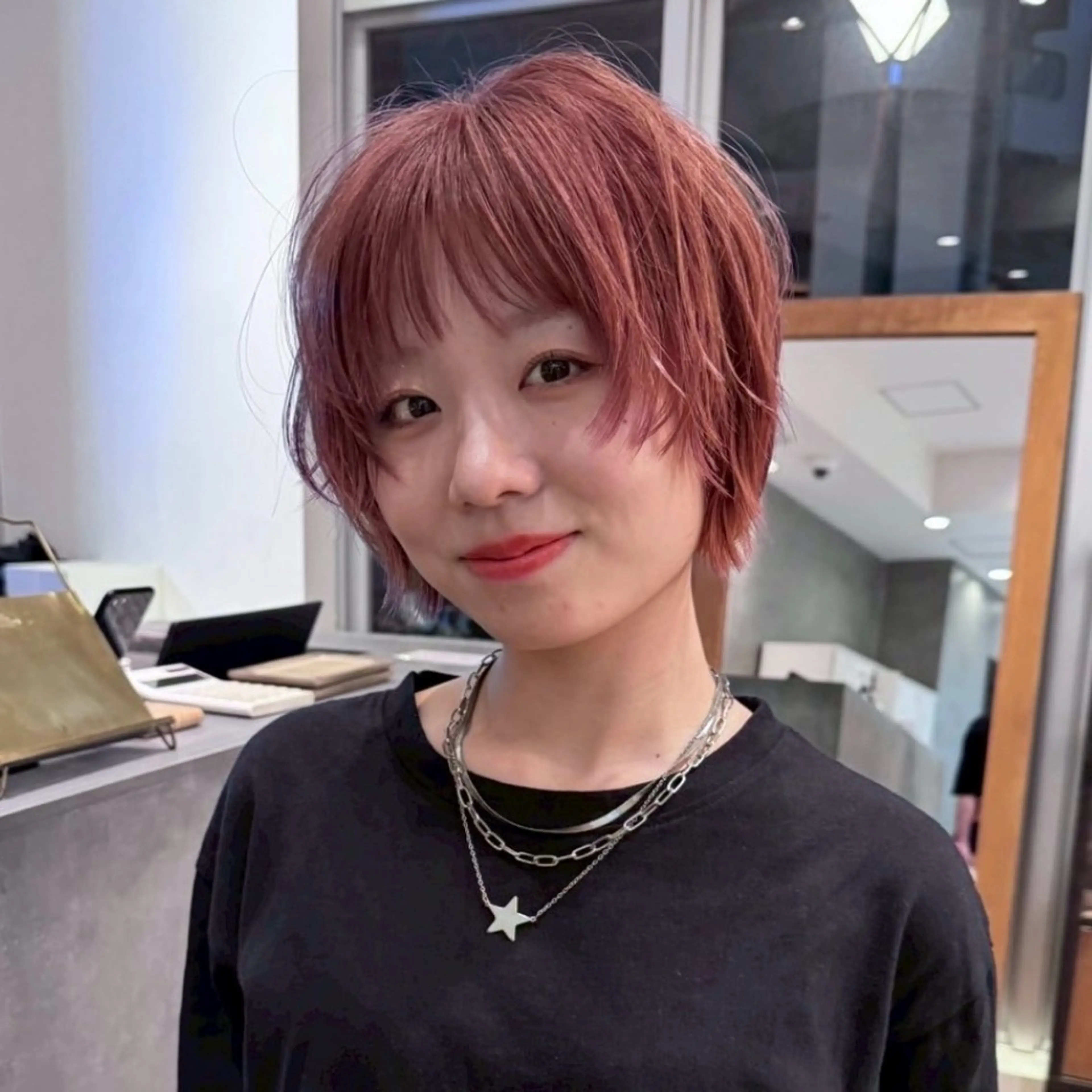 カラー ブリーチ カシス ピンクカラー ブリーチカラー/艶髪 ストレート/はるあのヘアスタイル