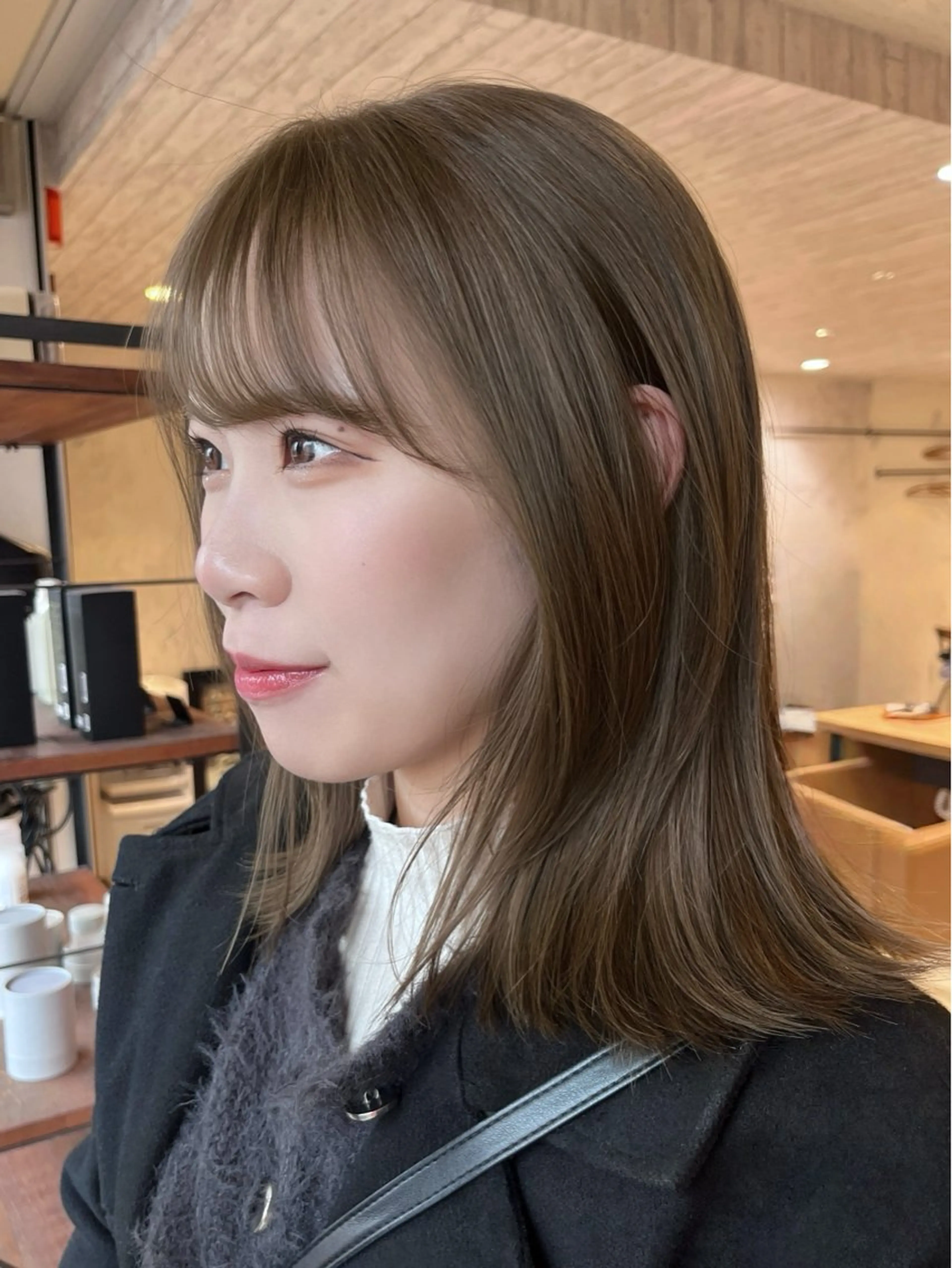 ミディアム カラー ベージュカラー 透明感カラー オリーブベージュ カット ヘアカラー トリートメント Vicky ブリーチ メンズカジュアルのヘアスタイル