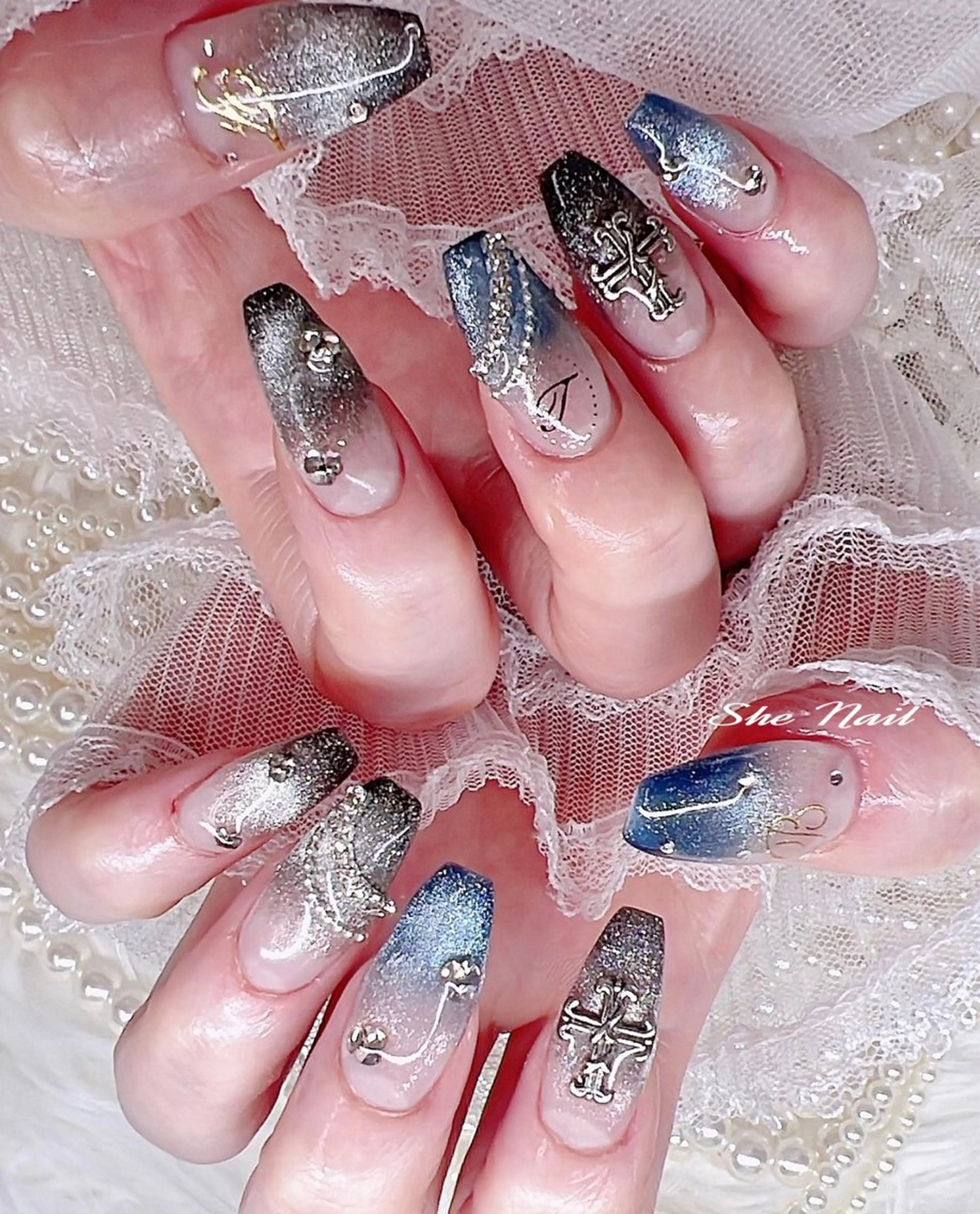 ネイル チークネイル 長さ出し フラッシュネイル グラデーション ラメ(グリッター) ハンドネイル She Nail所属・ISA_ BELLAのネイルデザイン