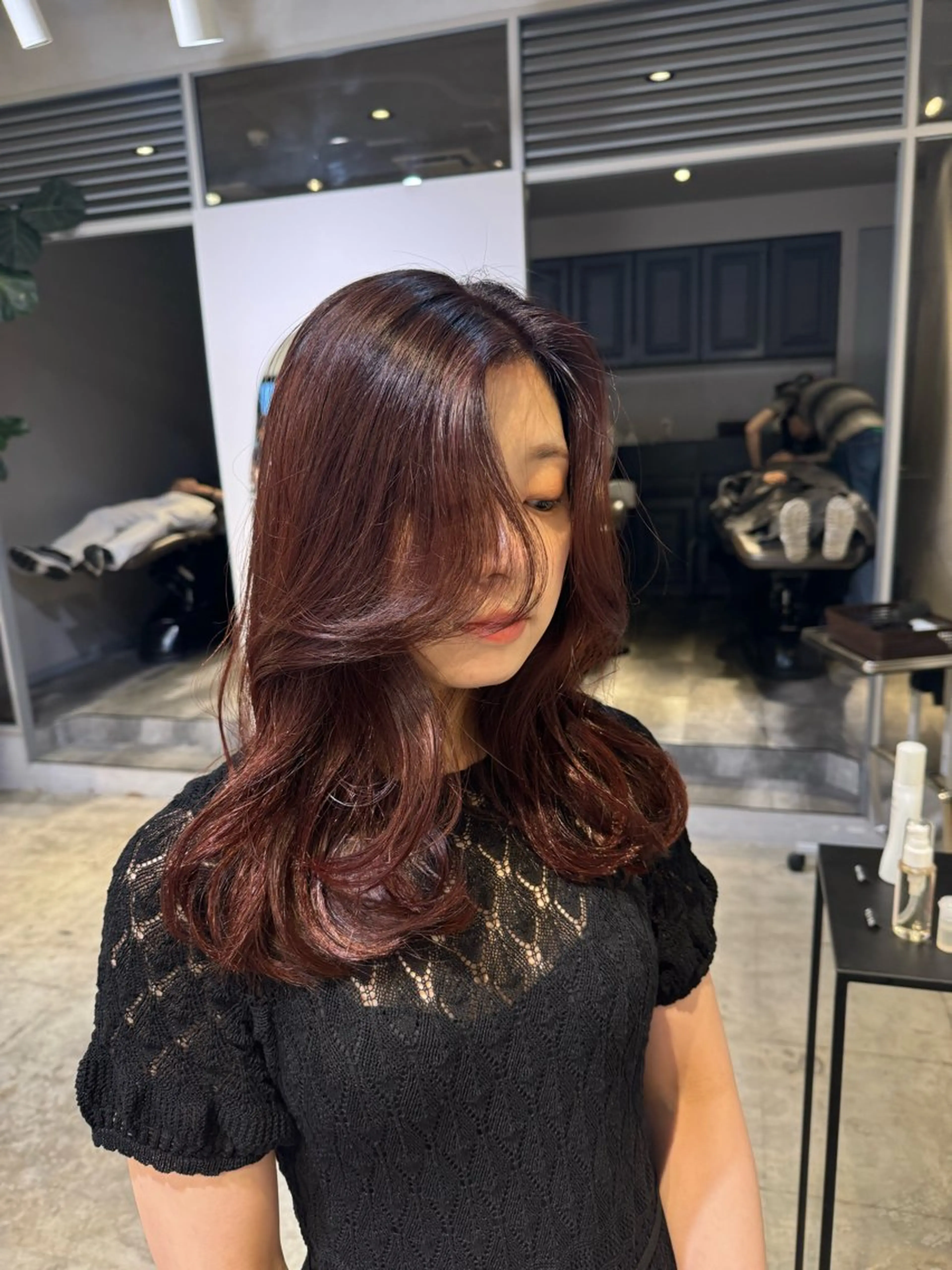 ミディアム レイヤーカット 梨澤 百音のヘアスタイル