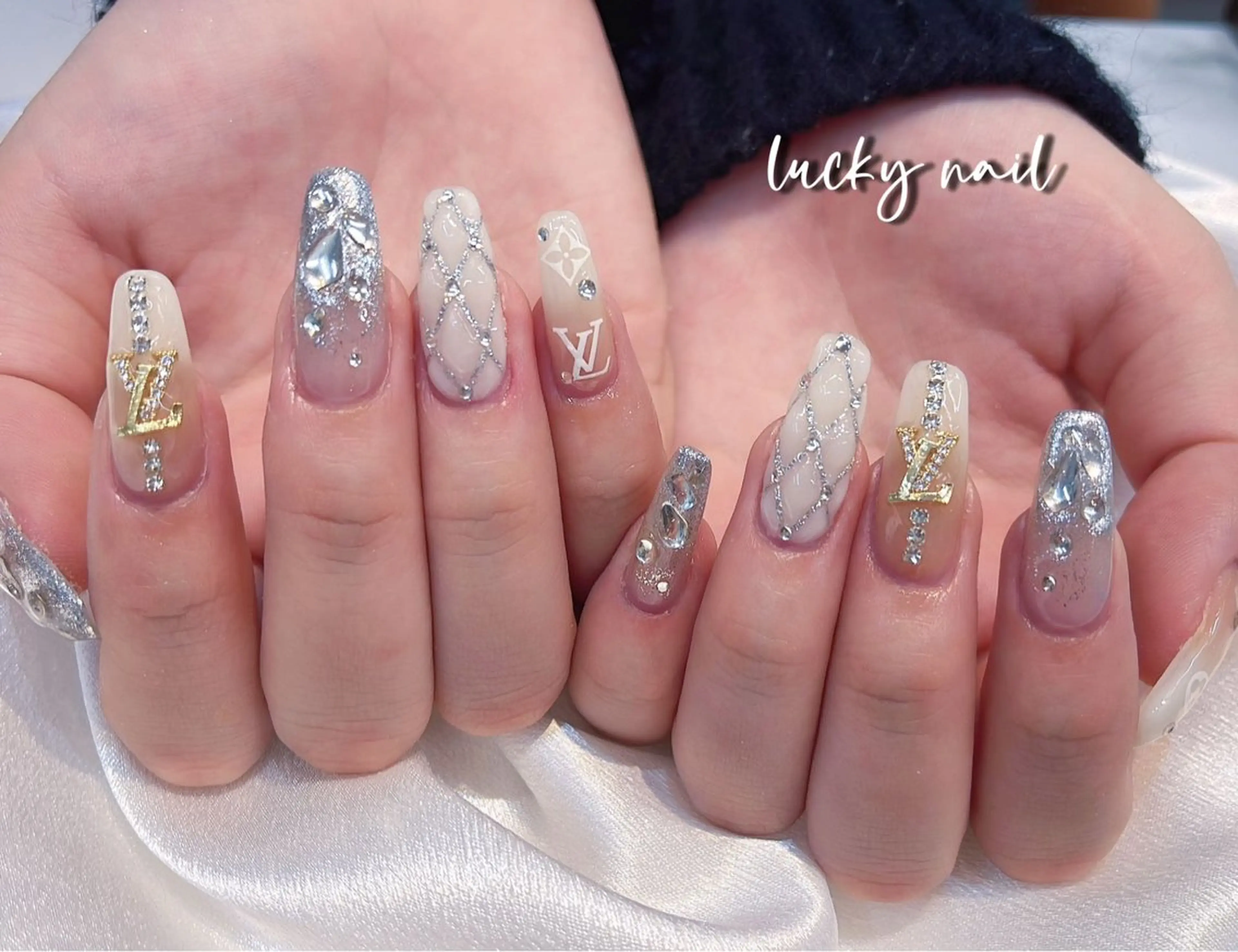 ネイル チークネイル 長さ出し ジェルネイル マグネットネイル 持ち込み ハンドネイル ハンドケア Lucky nail  小林和希のネイルデザイン