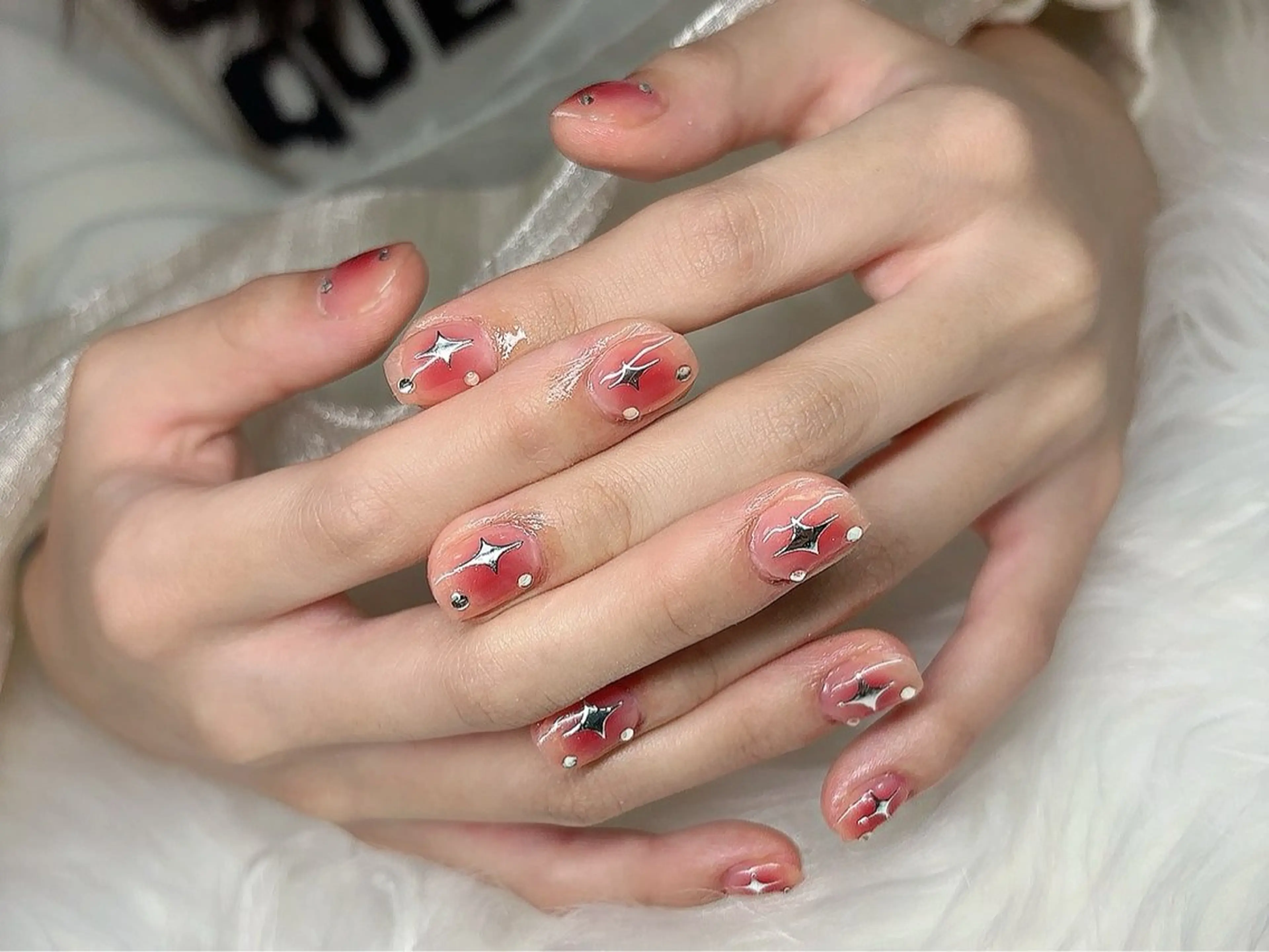 ショート 韓国風ヘア ア カリのネイルデザイン