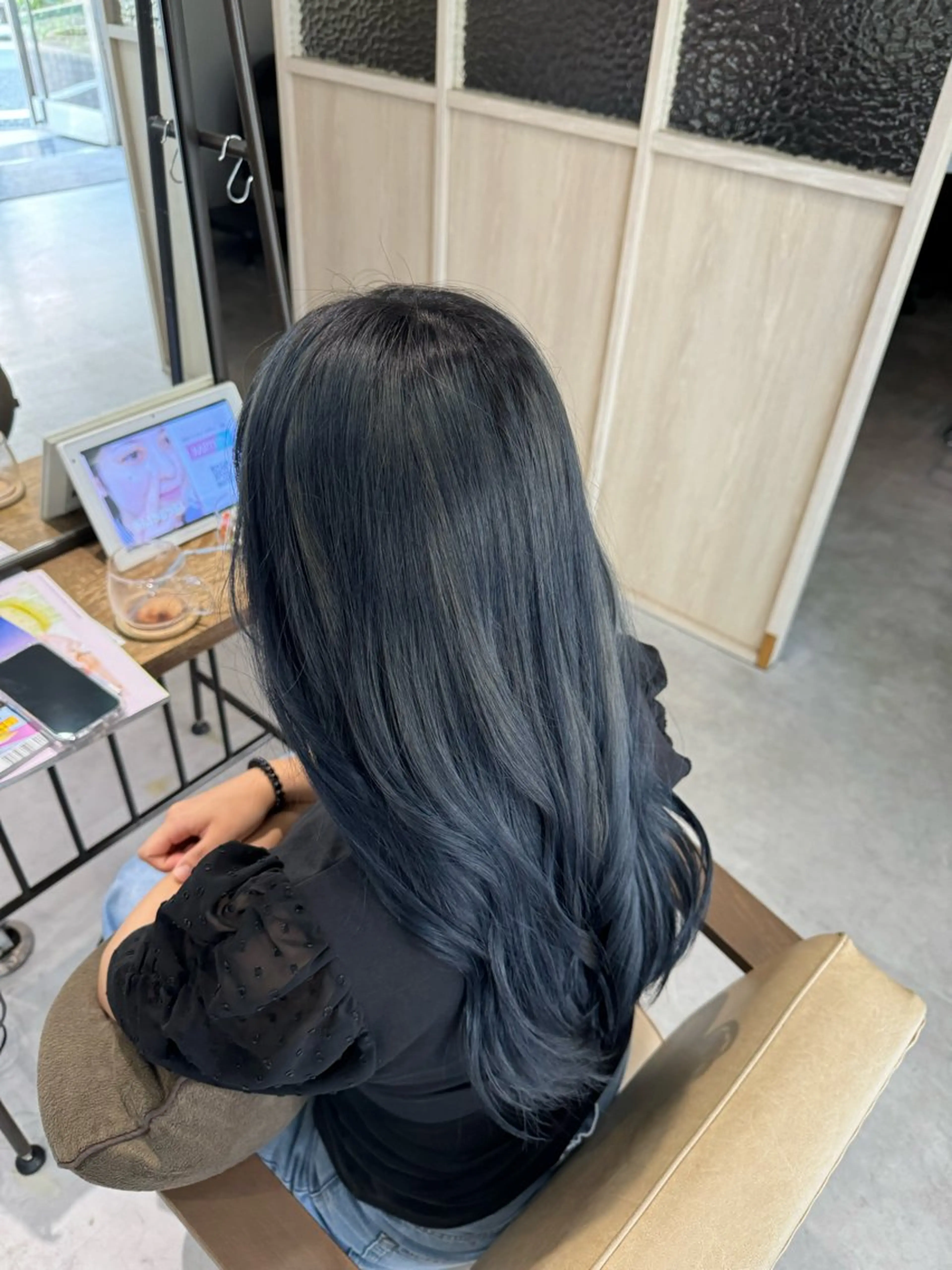 ロング カラー 黒髪 ブルーカラー ブルーブラック Ouka/Wカラー/ 大人艶カラーのヘアスタイル
