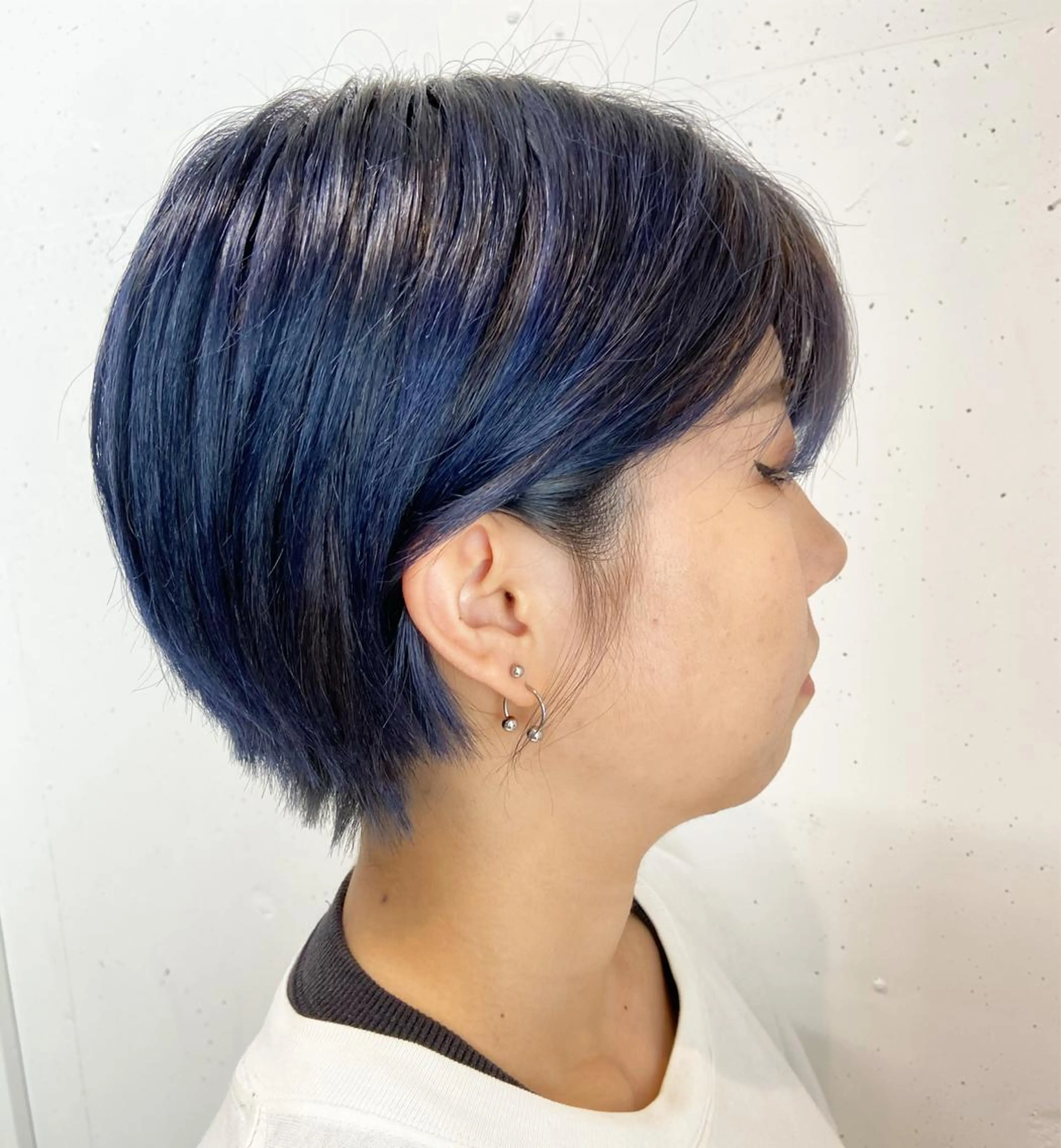 ショート カラー バレイヤージュ ブリーチ ブルーカラー ブルージュ ケアブリーチ トリートメント ウルフカット レイヤーカット上柿のヘアスタイル