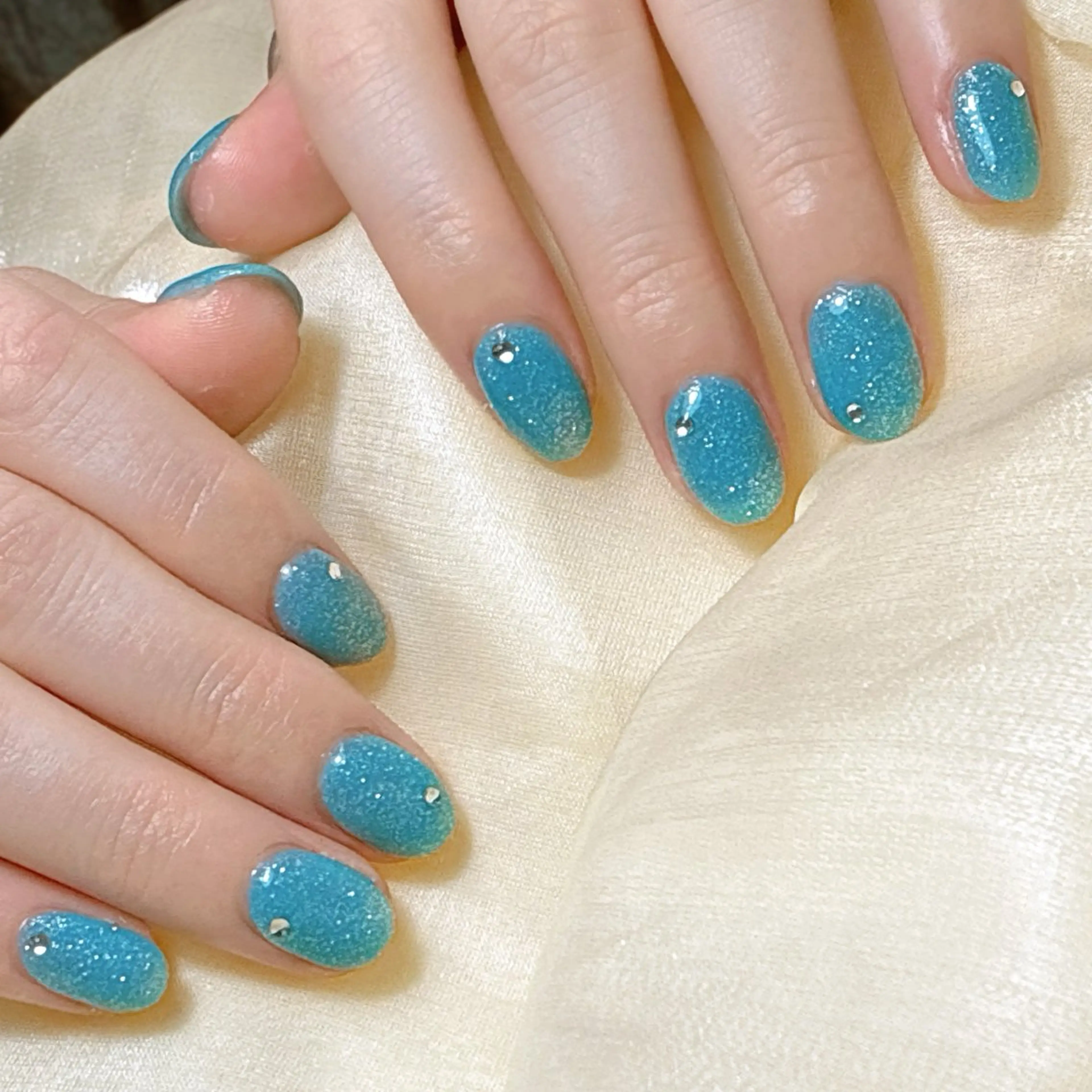 ネイル ハンドネイル グロー ネイルのネイルデザイン