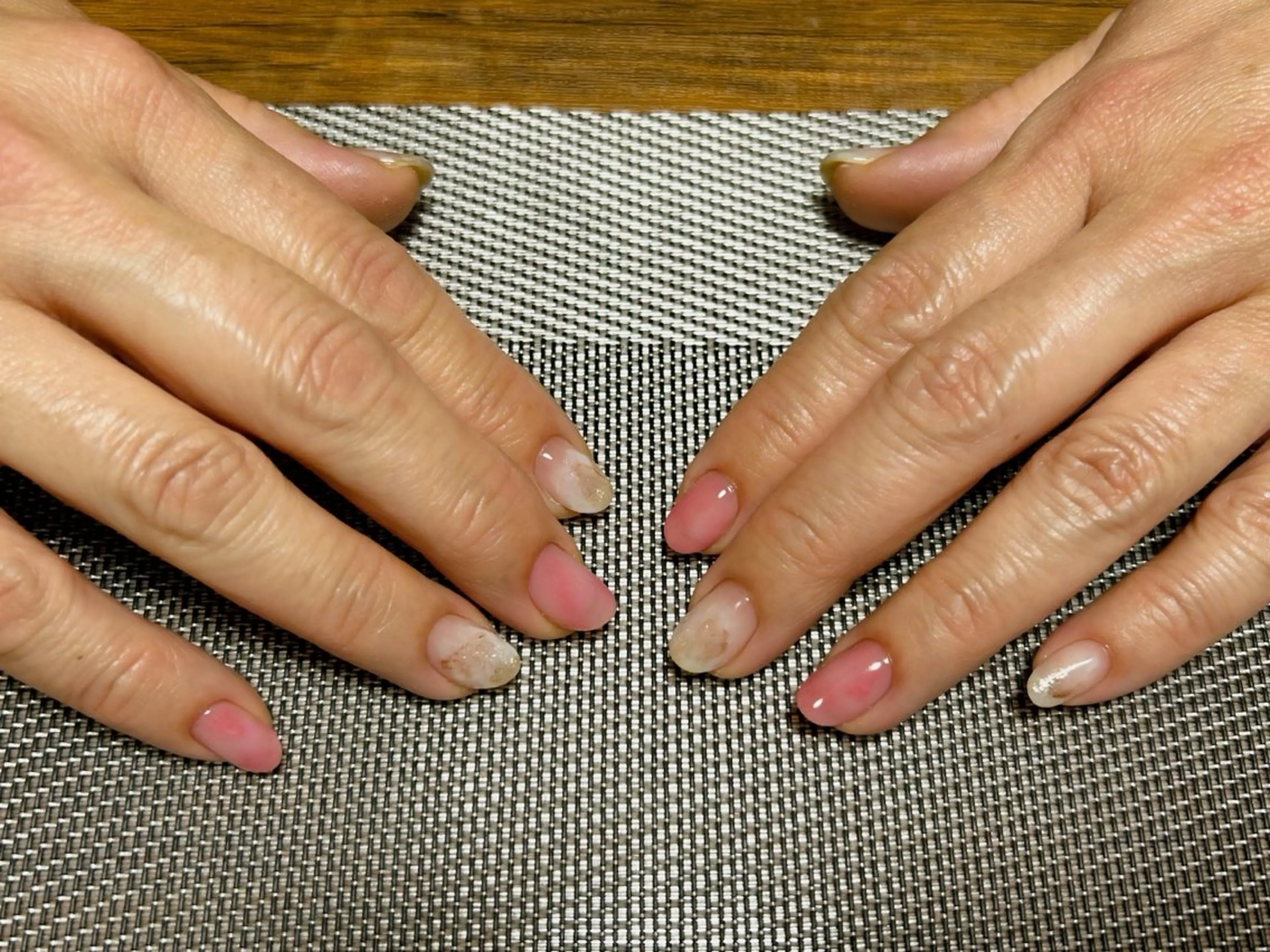 ネイル ニュアンスネイル ピンク ハンドネイル i nailのネイルデザイン