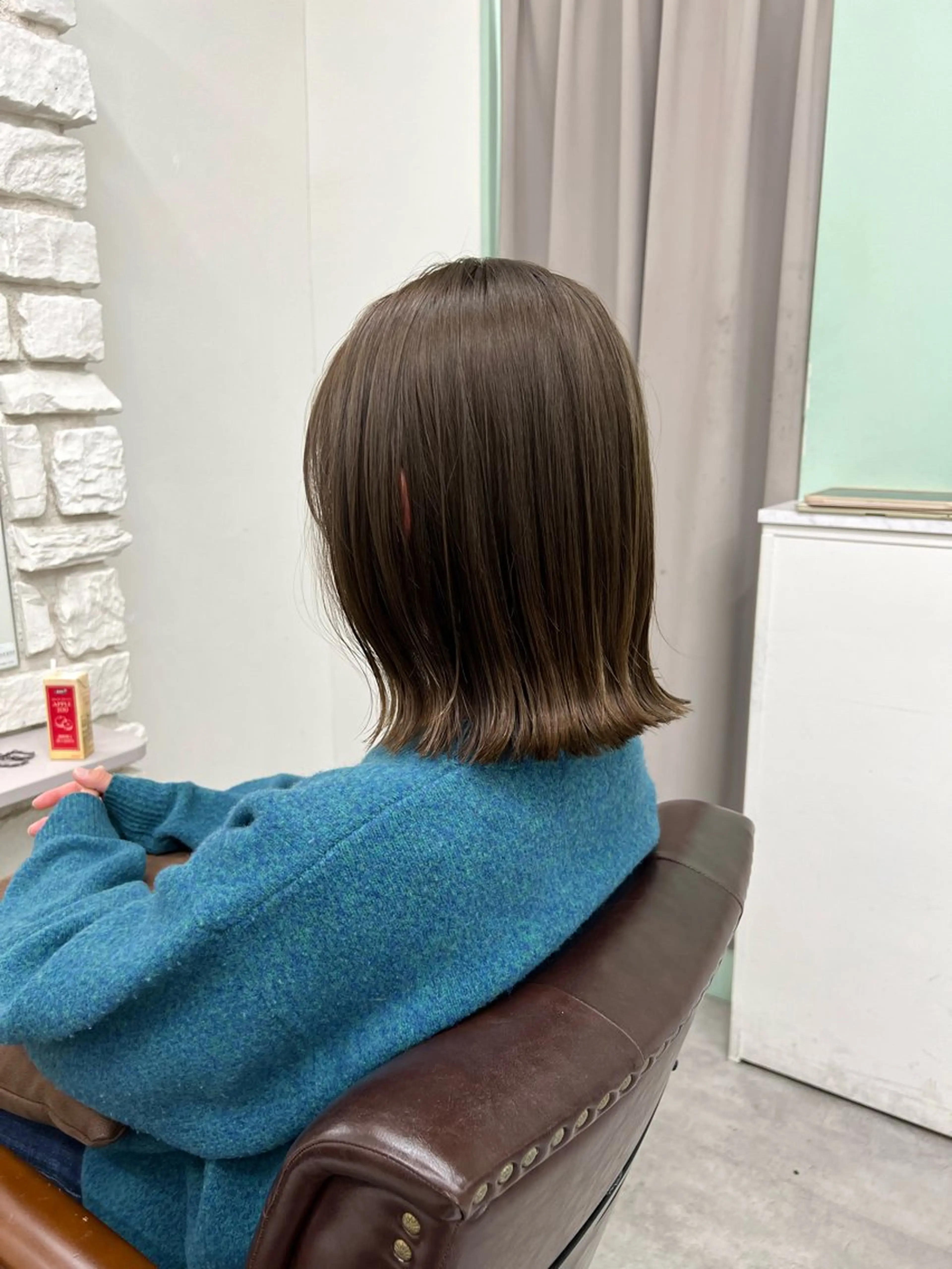 ミディアム カラー 切りっぱなしボブ アッシュ ベージュカラー 透明感カラー ボブ カット ヘアカラー パーマ ナチュラルヘア/ 似合わせ/三宅 昌太のヘアスタイル