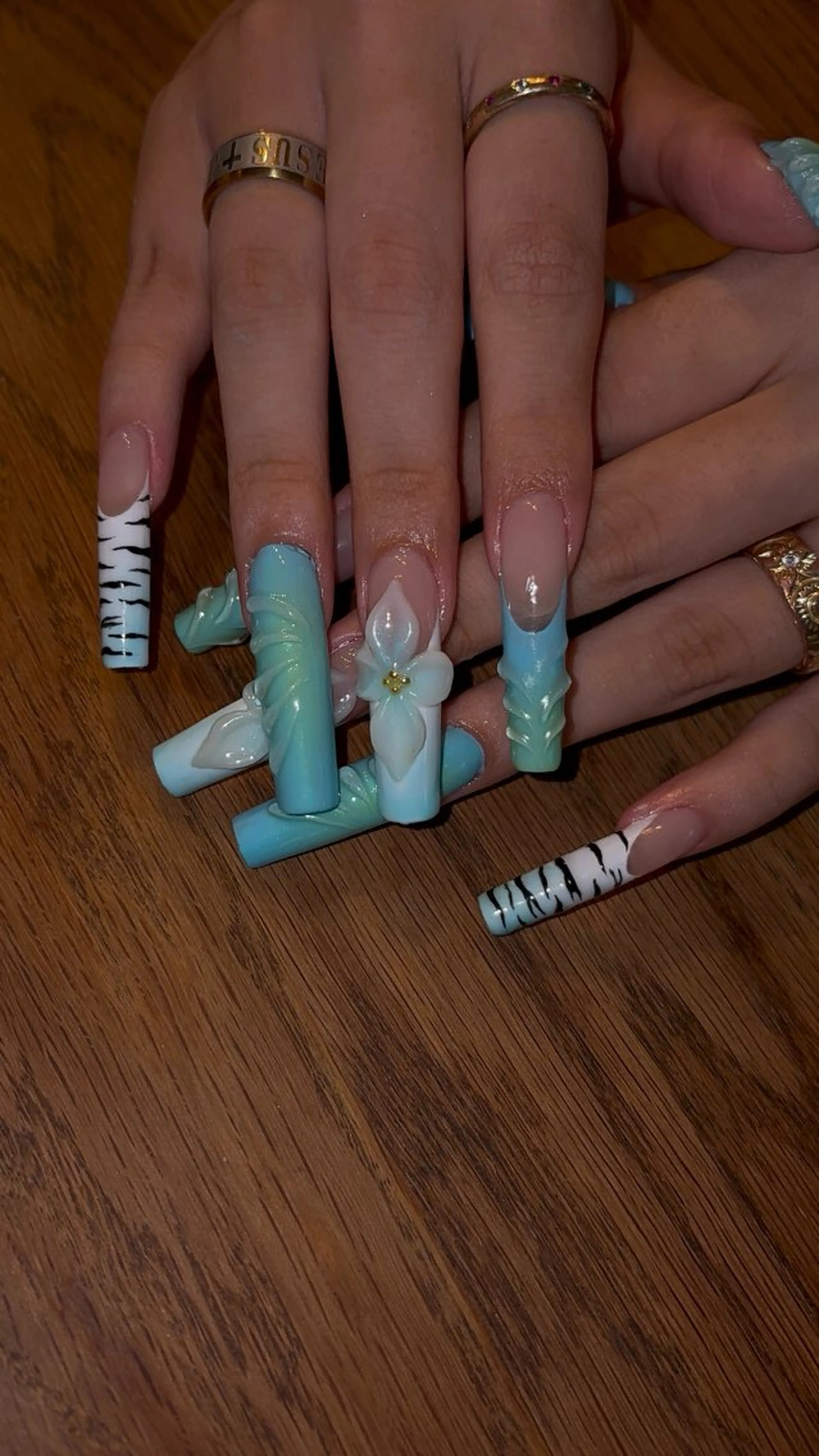 ネイル 🍀WOLTOKYO 池袋🍀そらのマツエク・マツパデザイン