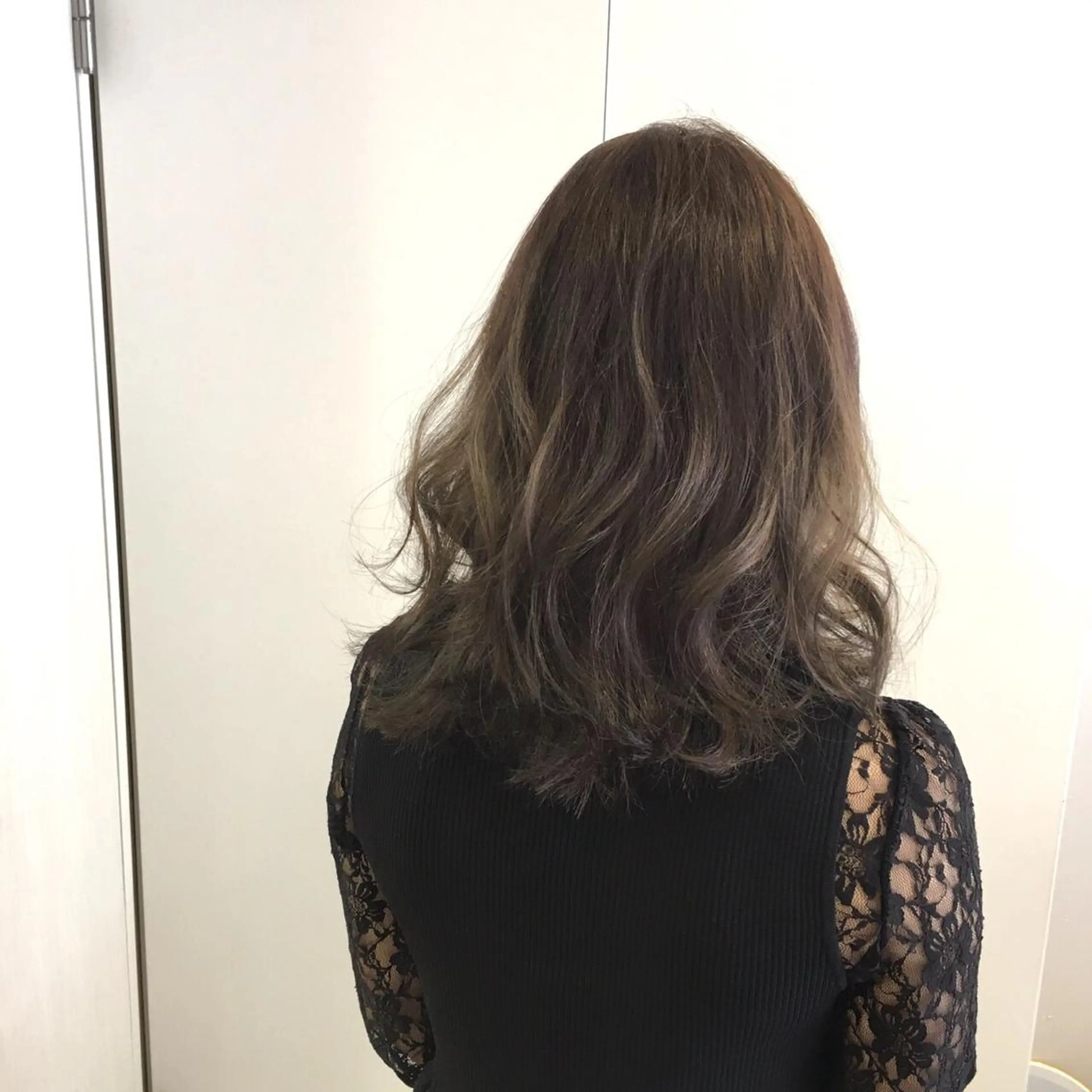 セミロング ヘアカラー oluolu hairのヘアスタイル
