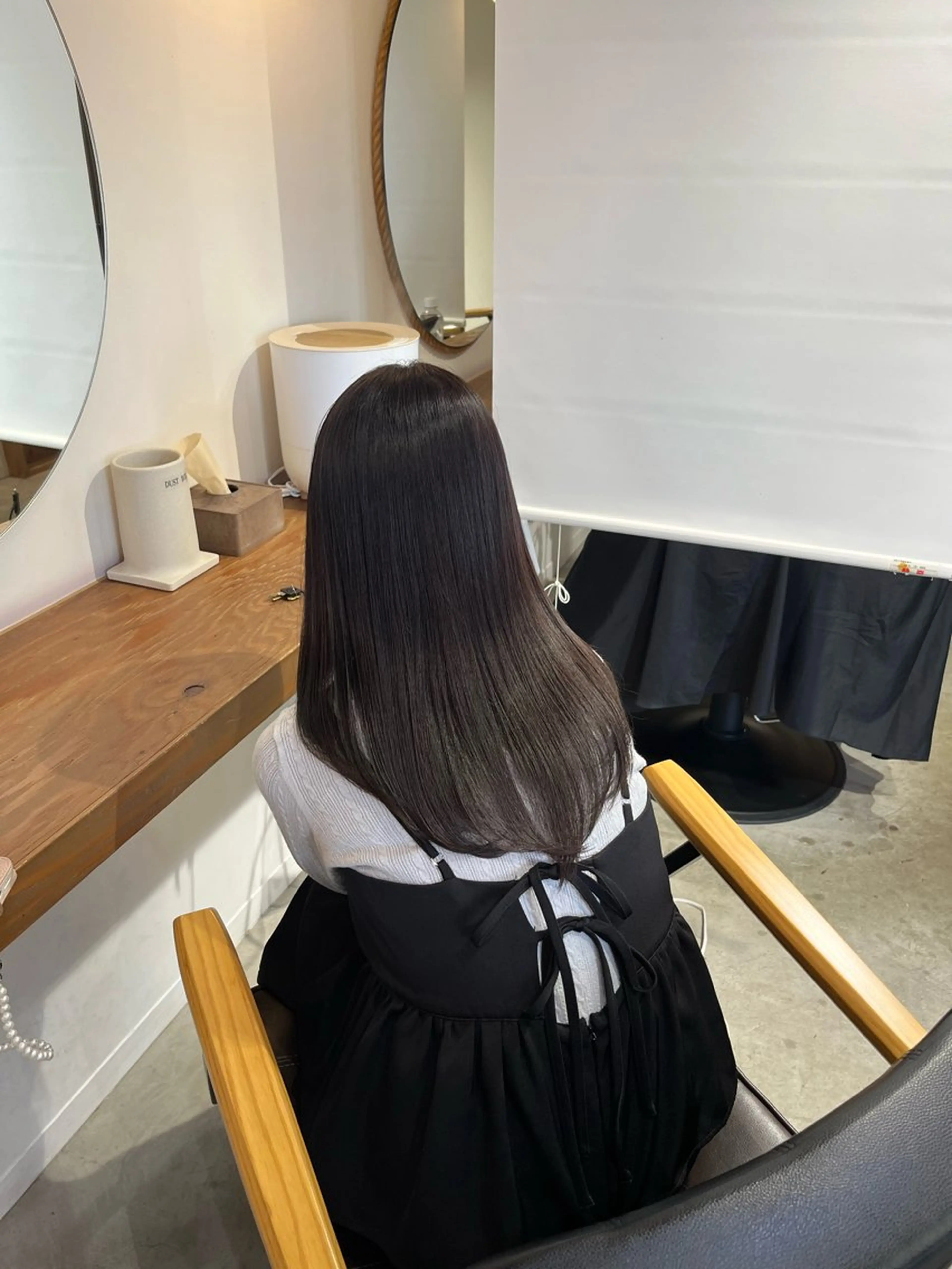 セミロング 塩川ももこ/ 自然な縮毛矯正のヘアスタイル