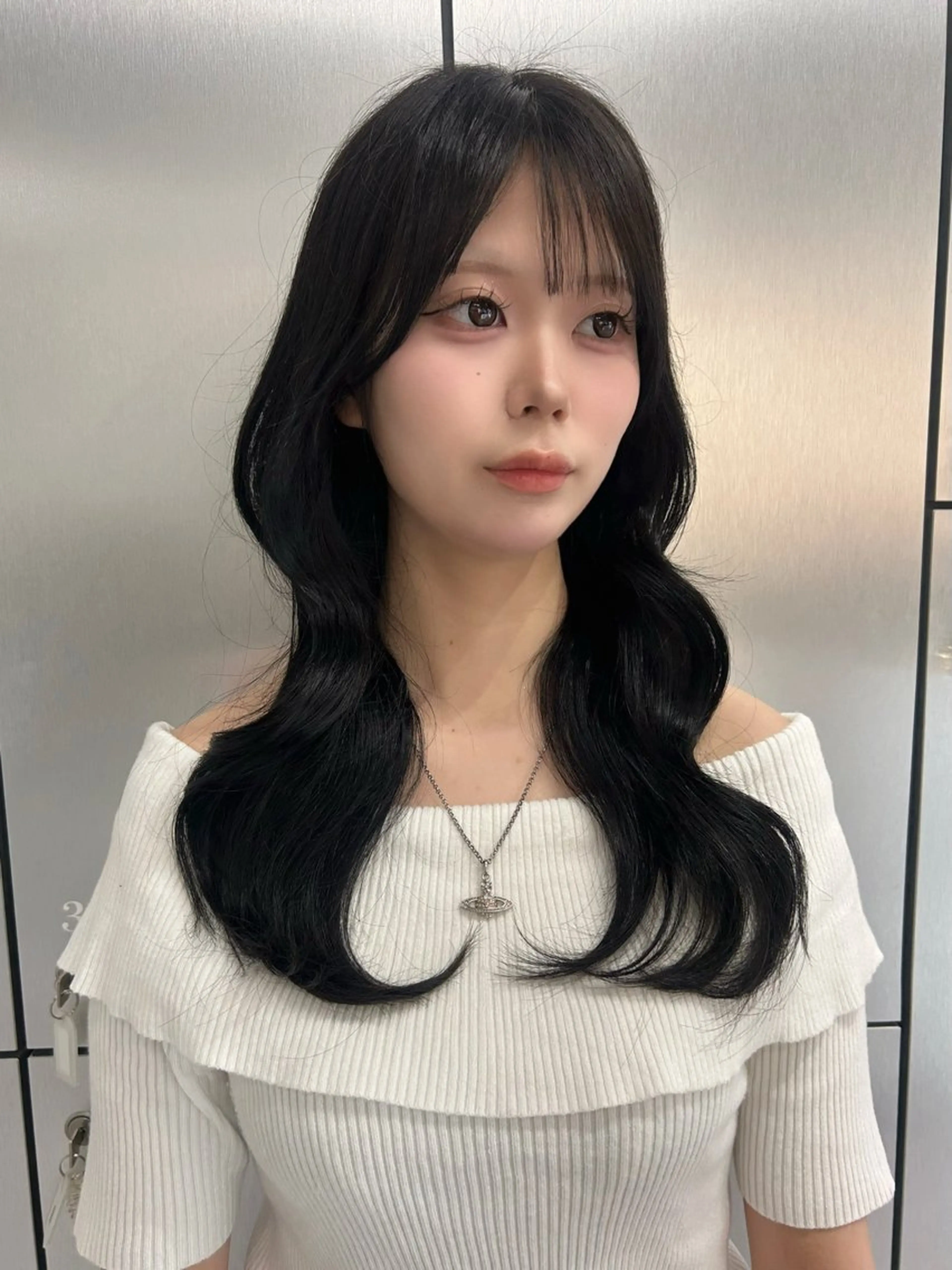 セミロング カラー 黒髪 透明感カラー くびれヘア 顔周りカット 韓国風ヘア ヘアカラー 【 ViVIE 】 とものヘアスタイル