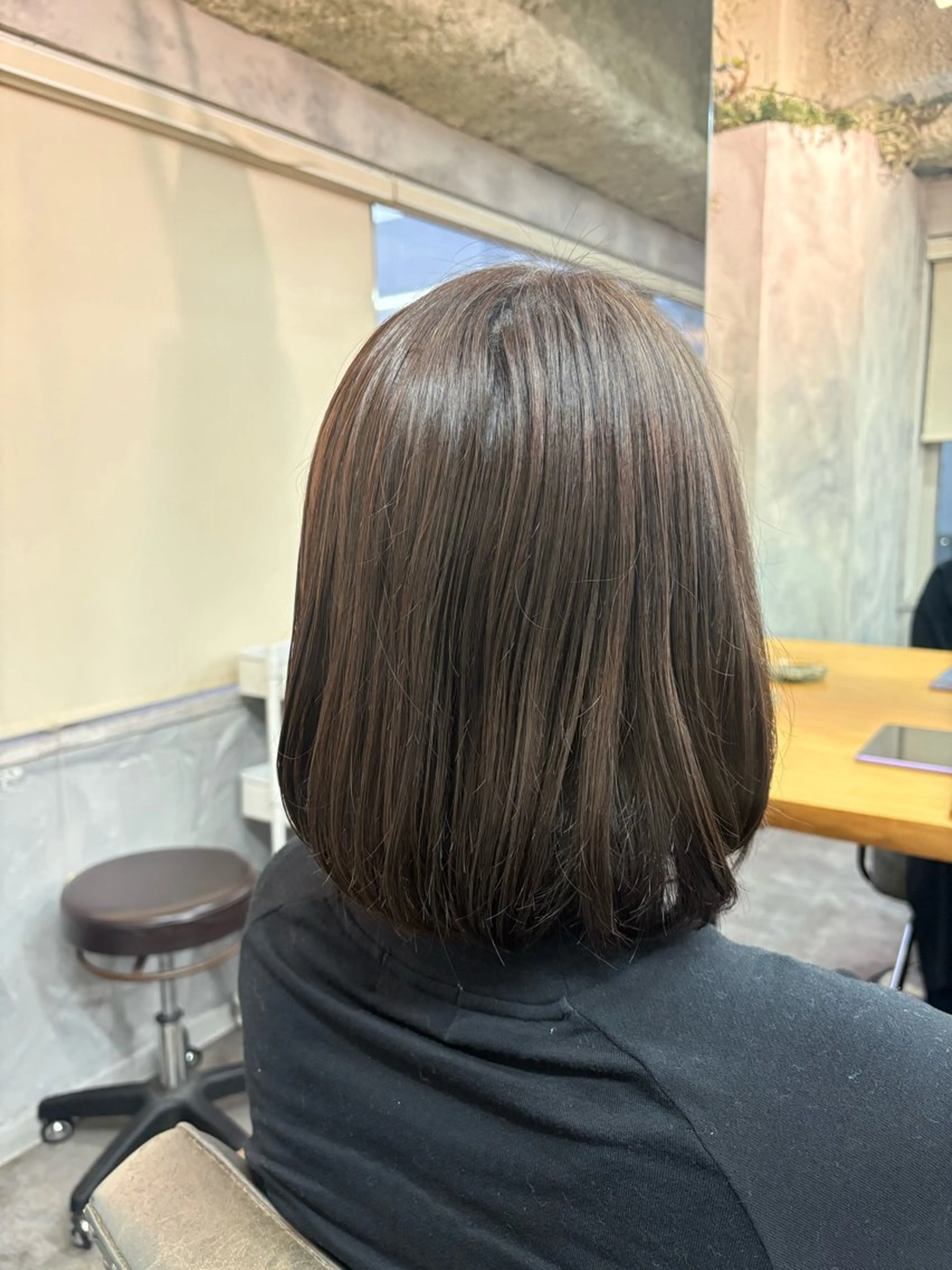 ショート アッシュ アッシュブラウン ヘアカラー シモイケ ルアのヘアスタイル