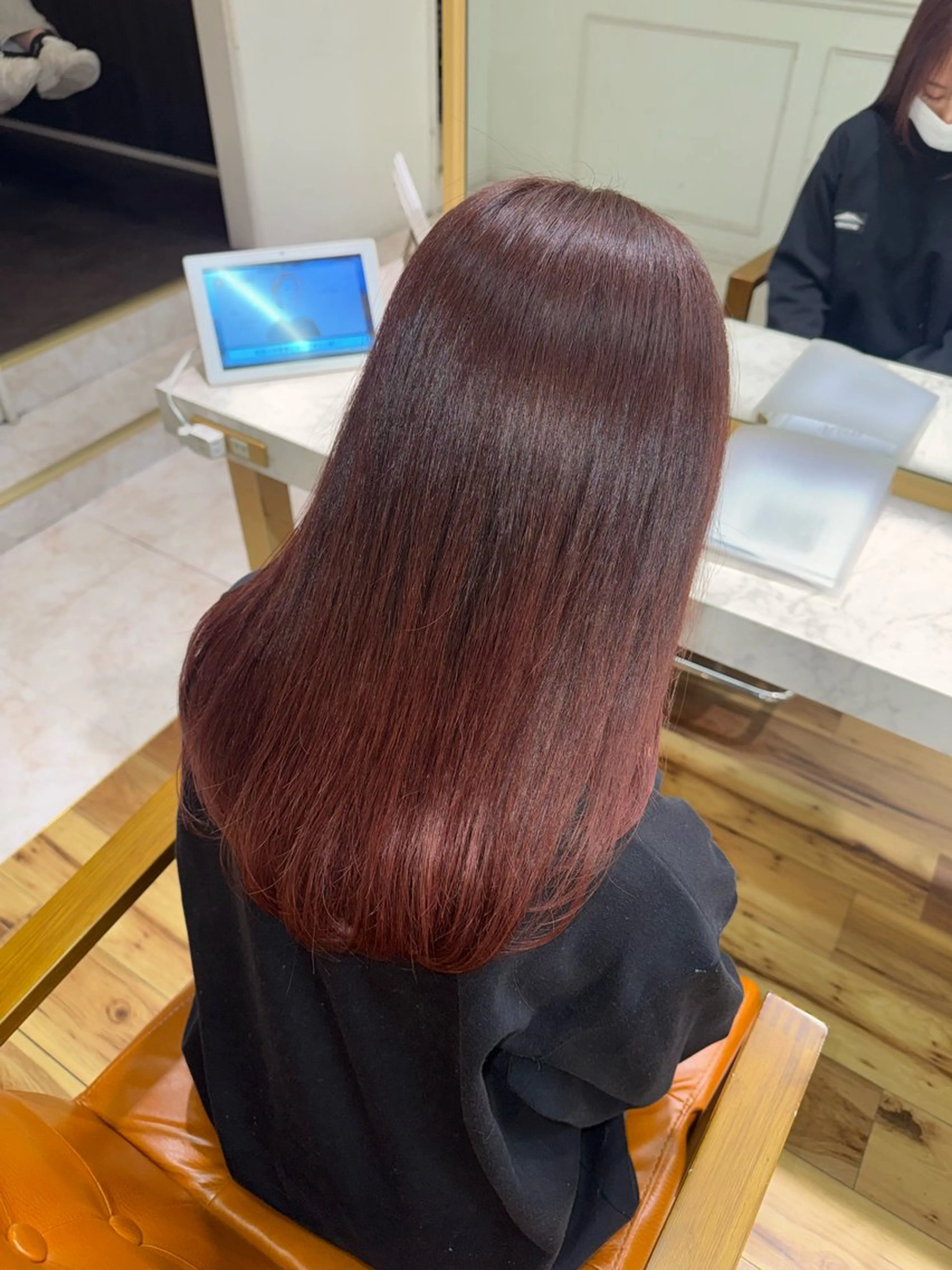 セミロング ブリーチなしWカラー / 野中悠那のヘアスタイル