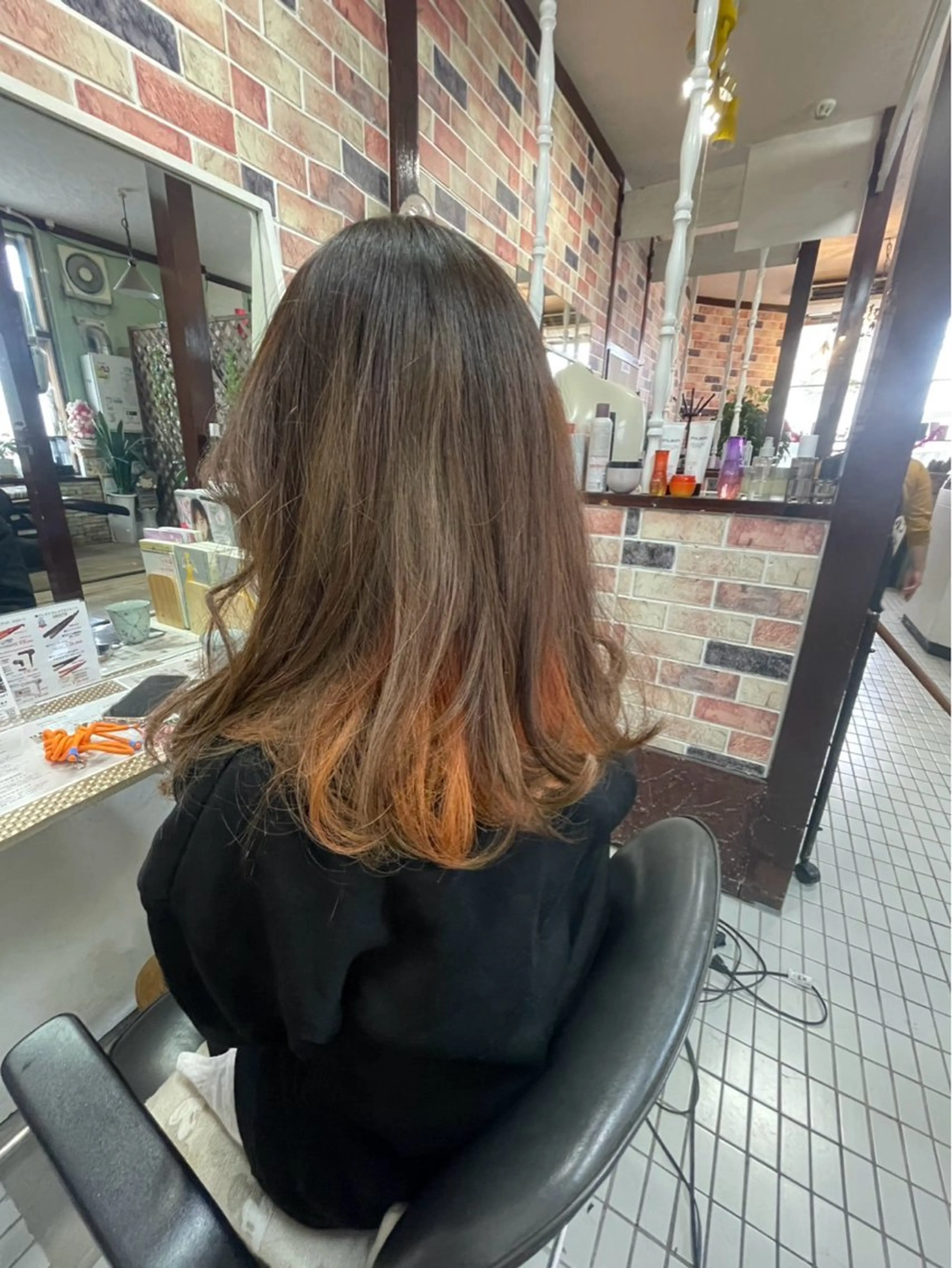 セミロング カラー ヘアサロン ユリのヘアスタイル