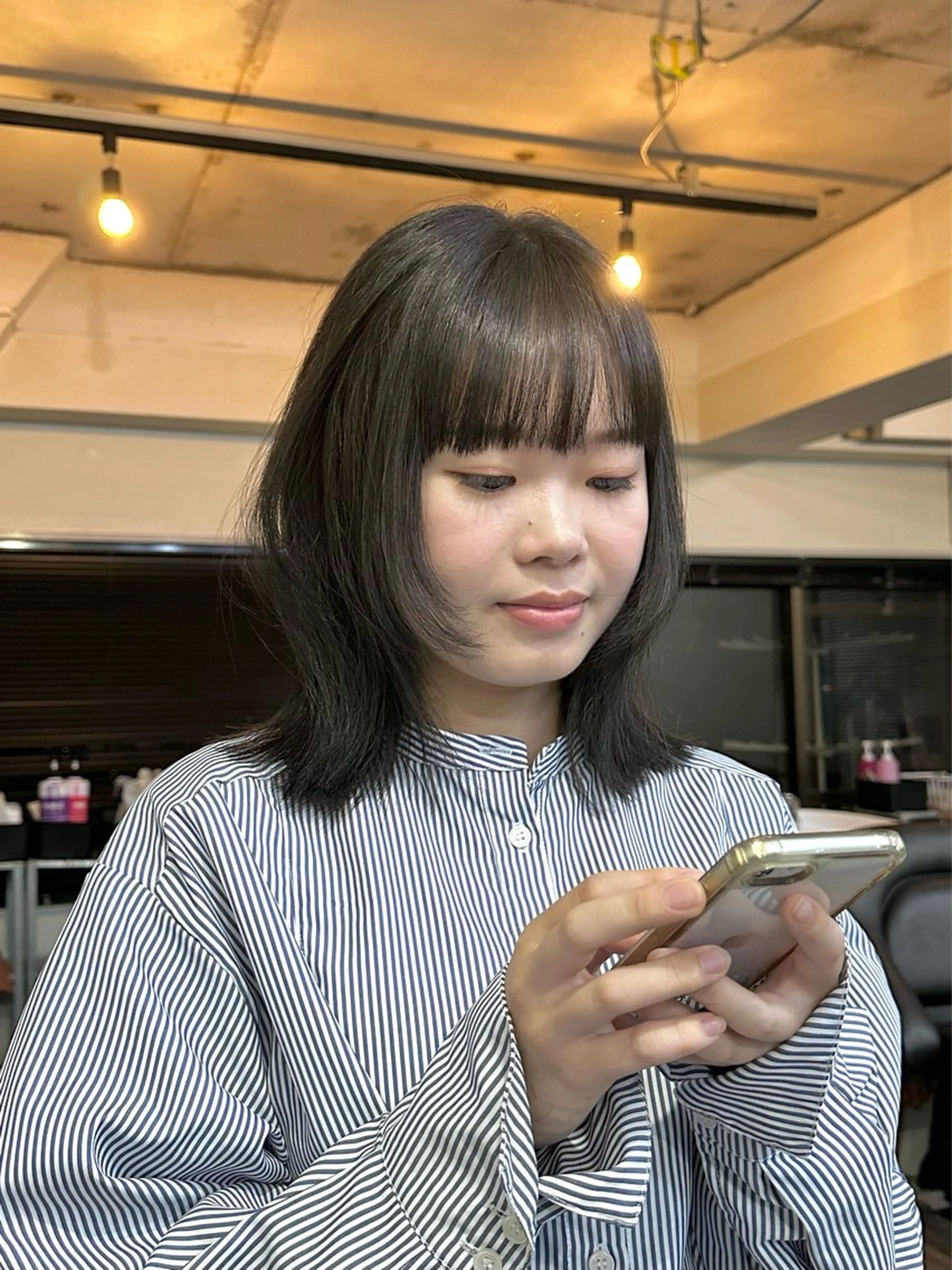 ミディアム カラー パーマ ヘアアレンジ メンズ 切りっぱなしボブ メンズ韓国風 ボブ くせ毛 髪質改善 ヘアカラー トリートメント 切りっぱなしヘアボブ ミディアムヘアRYOのヘアスタイル