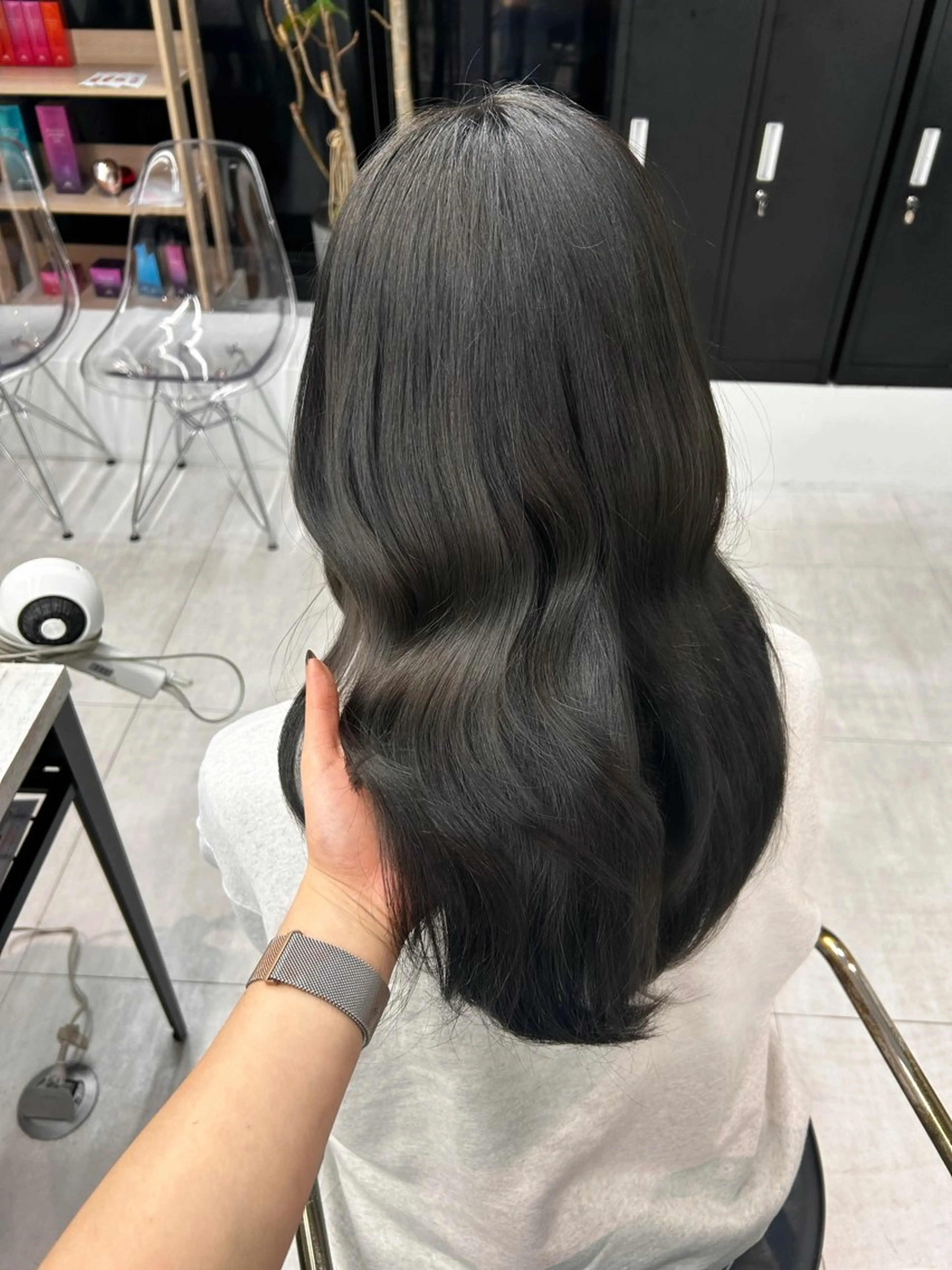 ロング カラー 透明感カラー グレージュ ヘアカラー 大村 咲羅のヘアスタイル