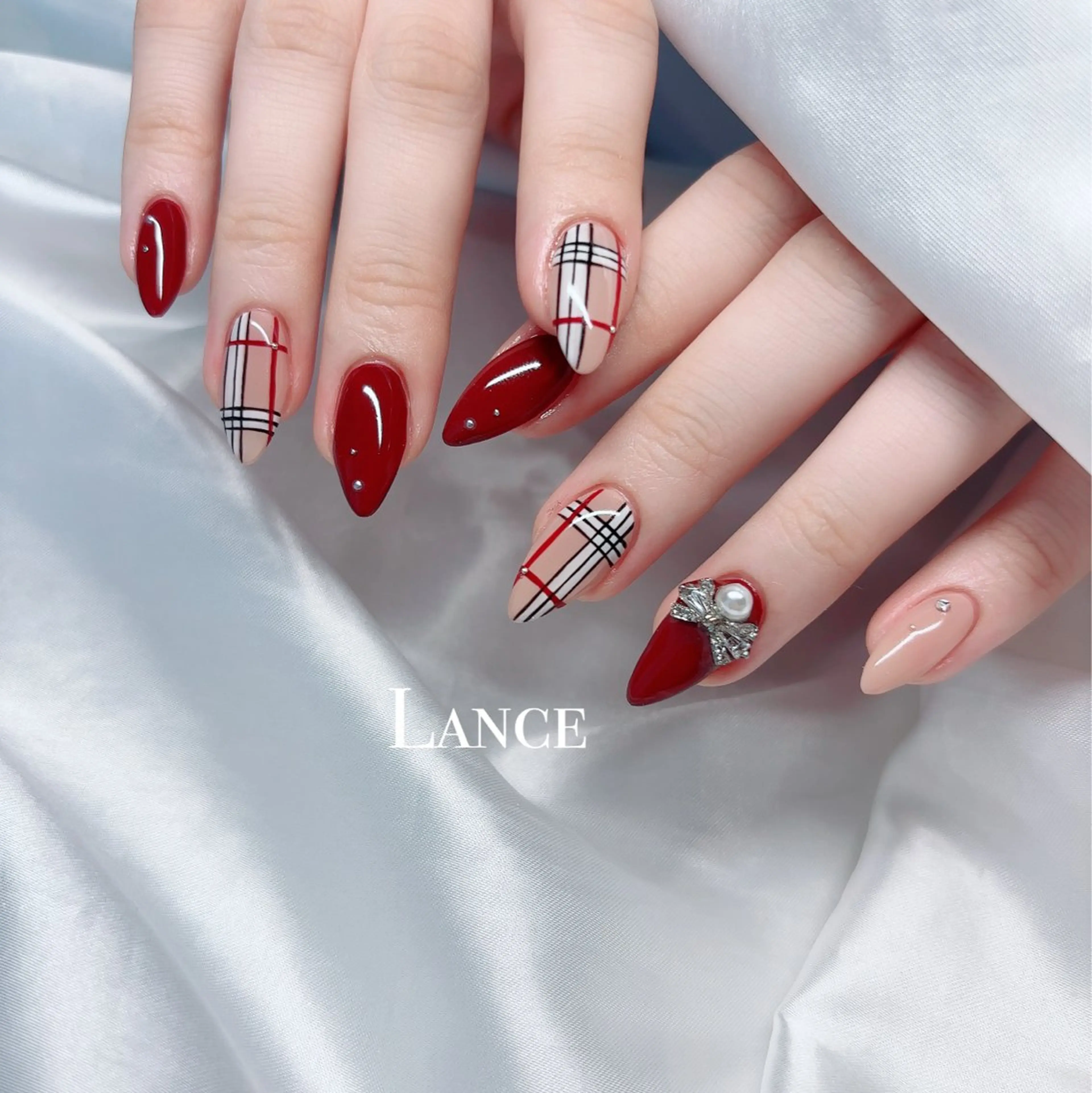 ネイル オーロラネイル フットネイル フレンチネイル キラキラネイル 韓国ネイル Lance nailのネイルデザイン