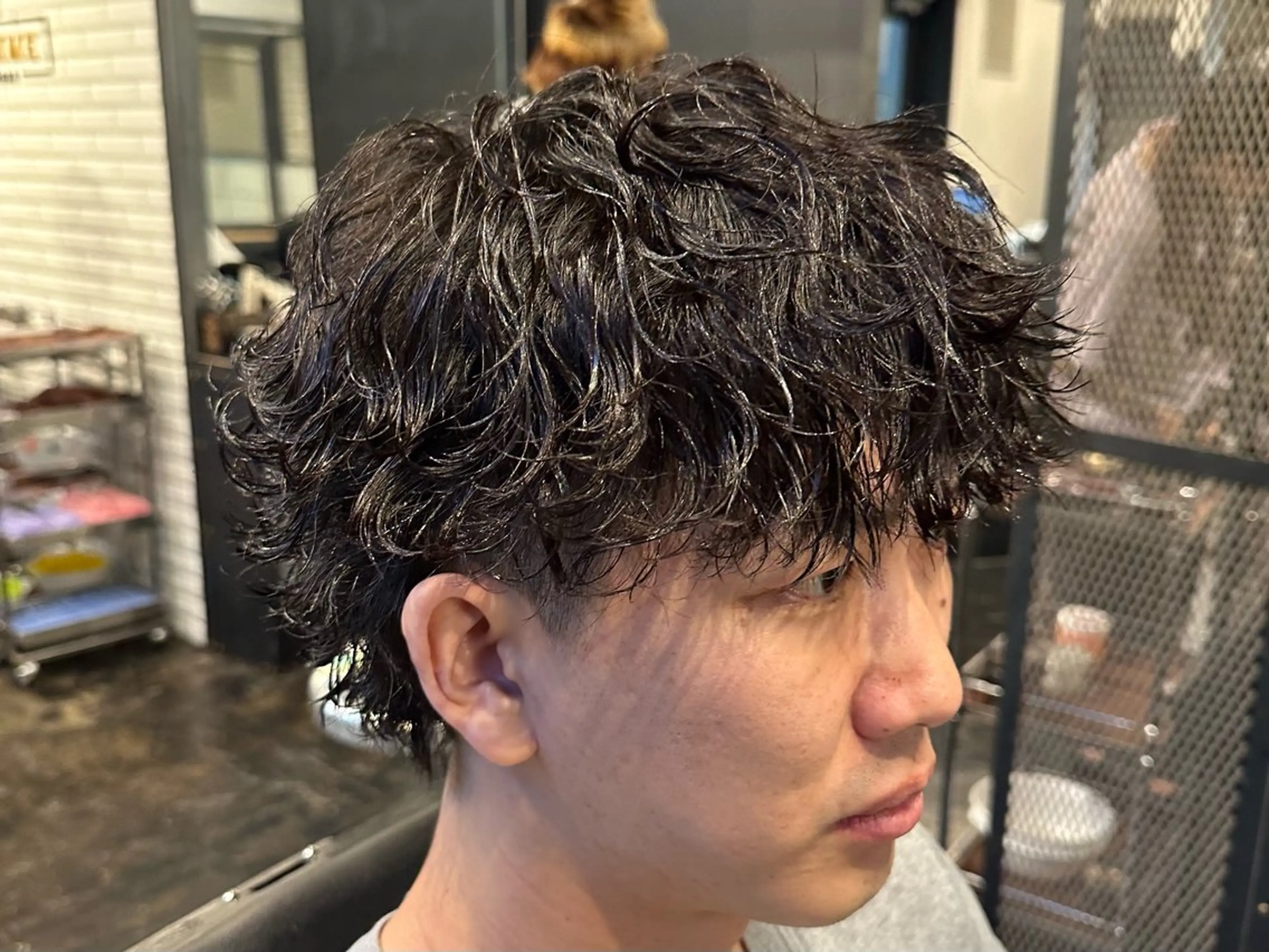 ショート パーマ メンズ メンズパーマ 波巻きパーマ スパイラルパーマ カット パーマ トリートメント ツイスパ/メンズ パーマ/歩夢のヘアスタイル