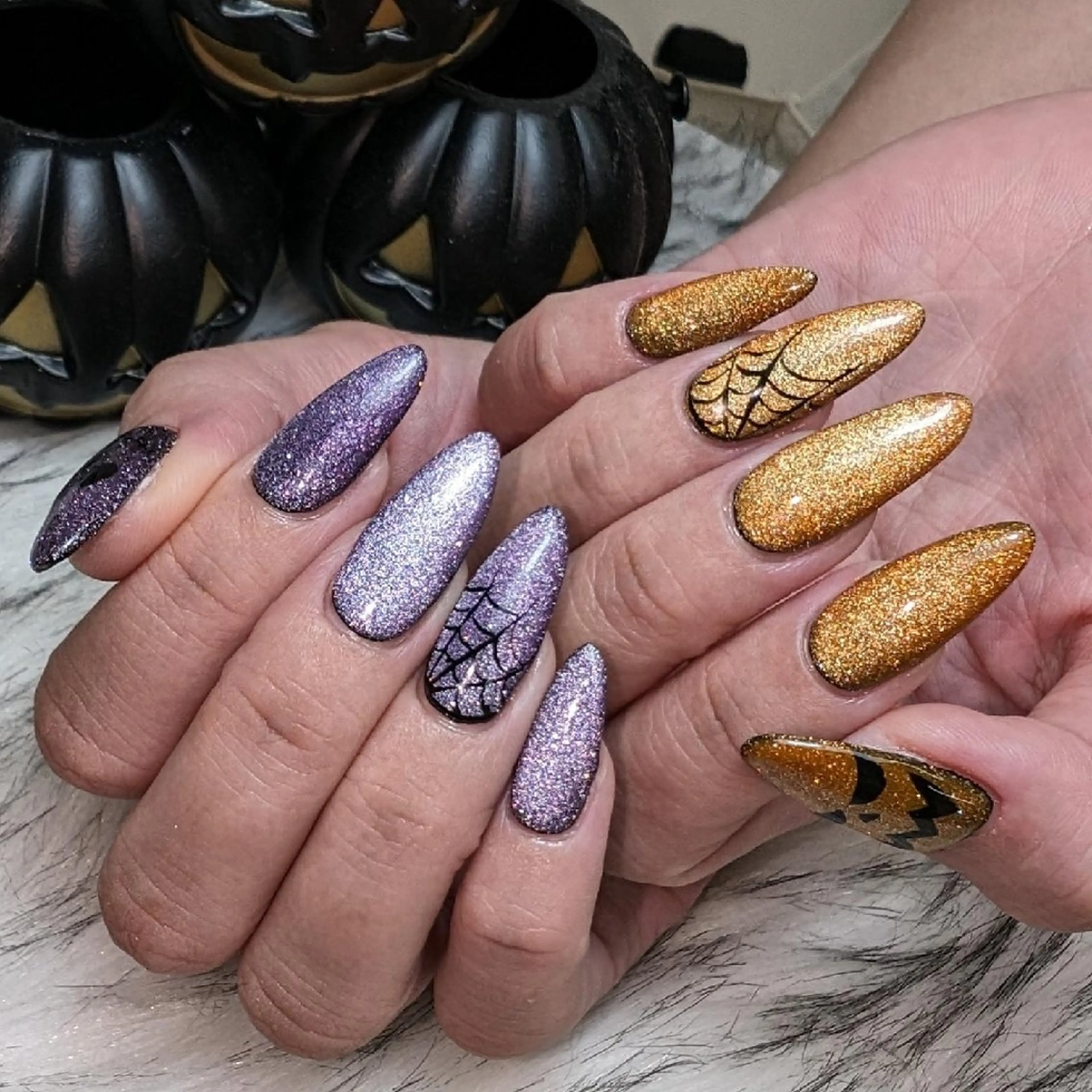 ネイル ハンドネイル RUNWAY 　　の眉毛・アイブロウイメージ