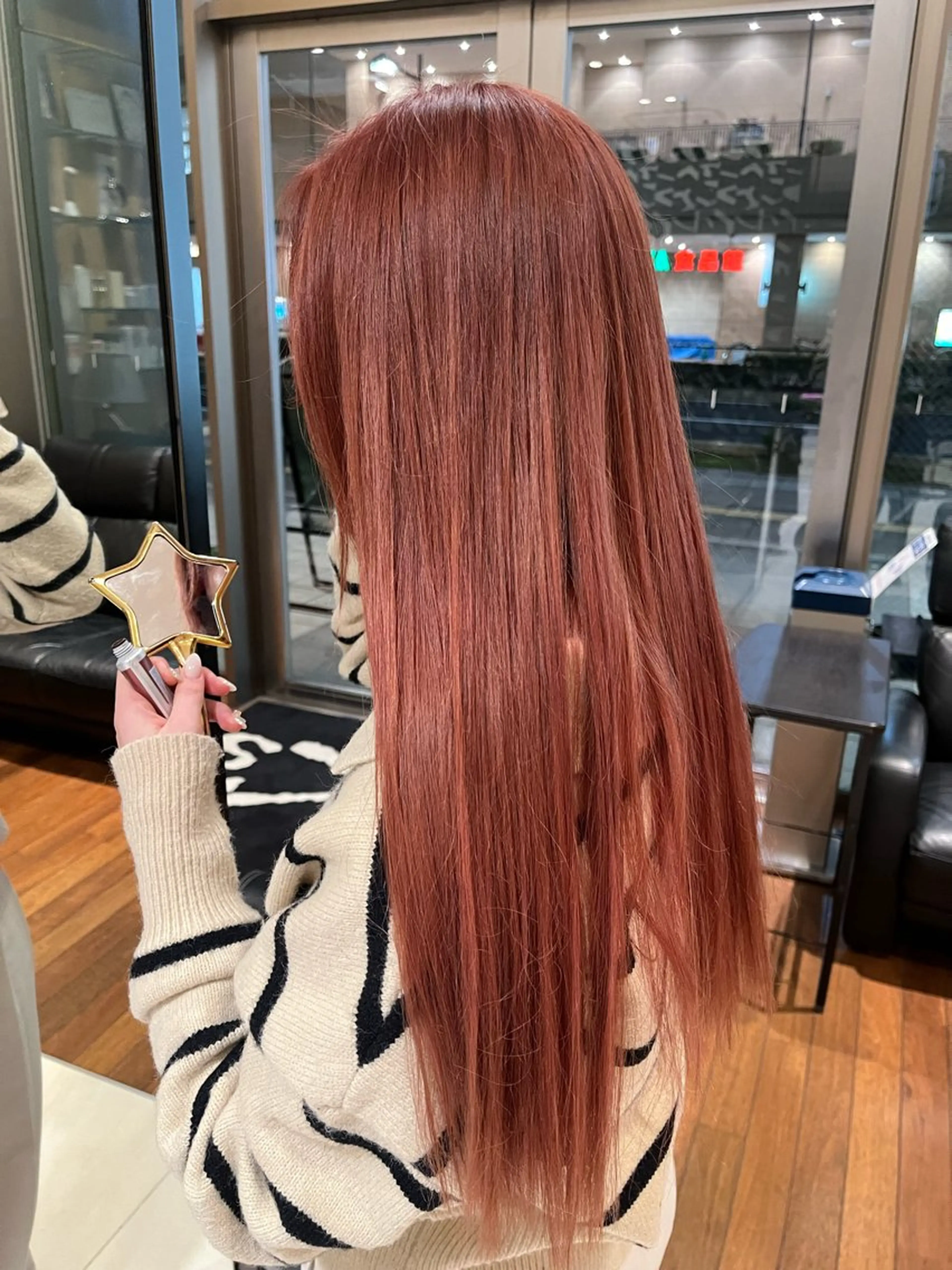 ロング カラー ベージュカラー ブリーチ ピンクカラー ピンクベージュ ルナ｜縮毛矯正 ×デザインカラー🥝のヘアスタイル