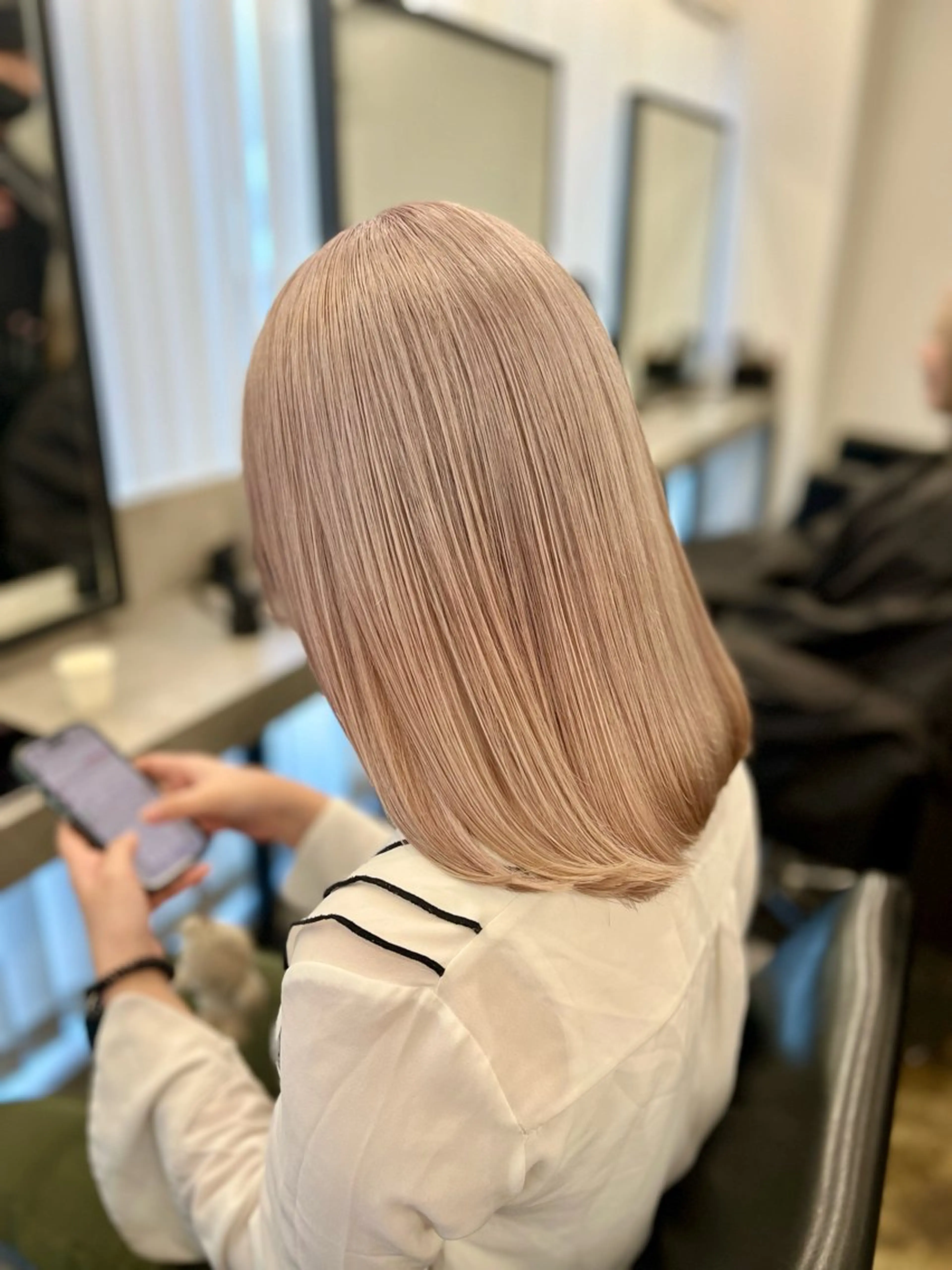 セミロング カラー ベージュカラー ミルクティーベージュ ホワイトミルクティーベージュ カット ヘアカラー 透明感カラー特化🫧 ADLLA.栗原🦋のヘアスタイル