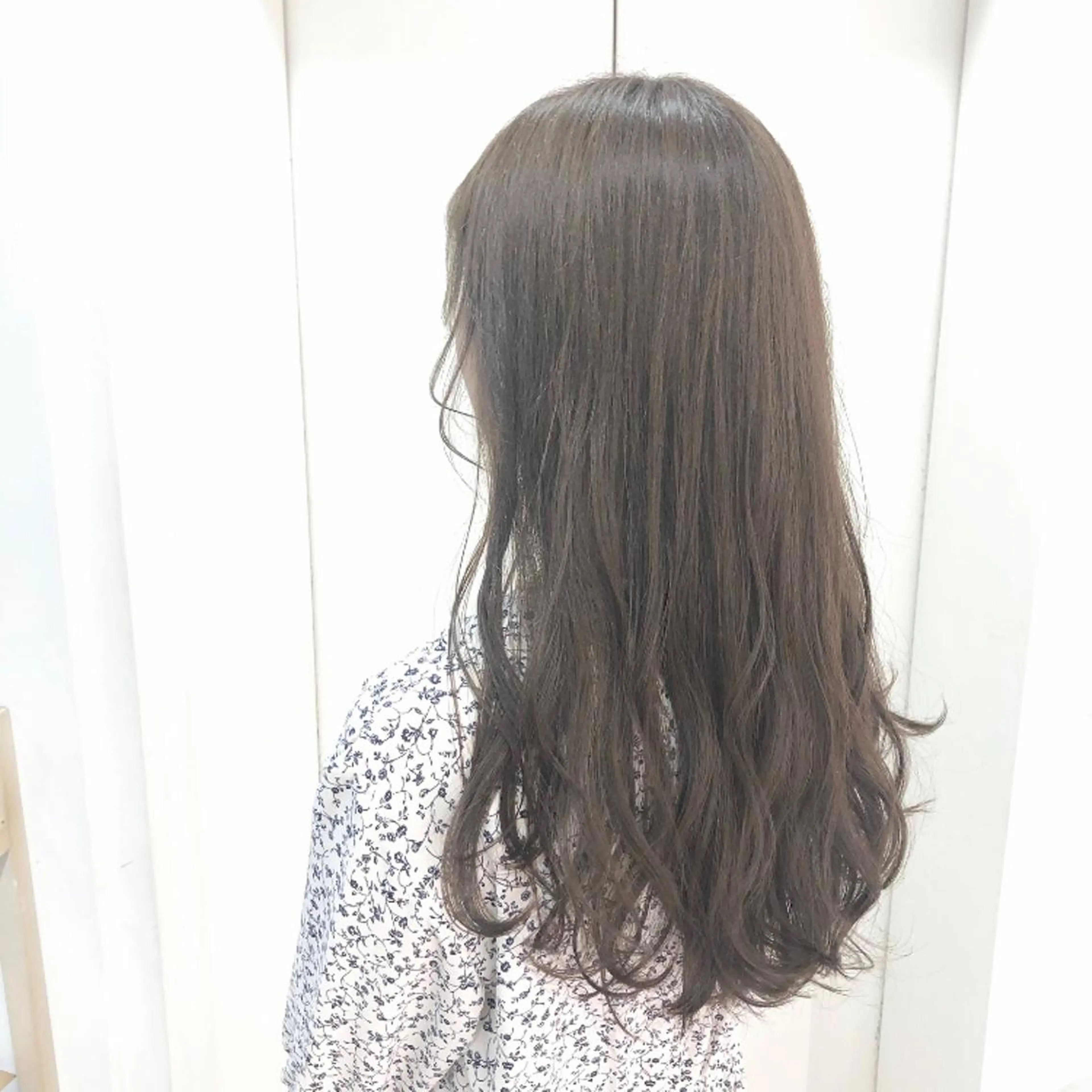 ロング カラー TRENCH　相澤 果歩のヘアスタイル