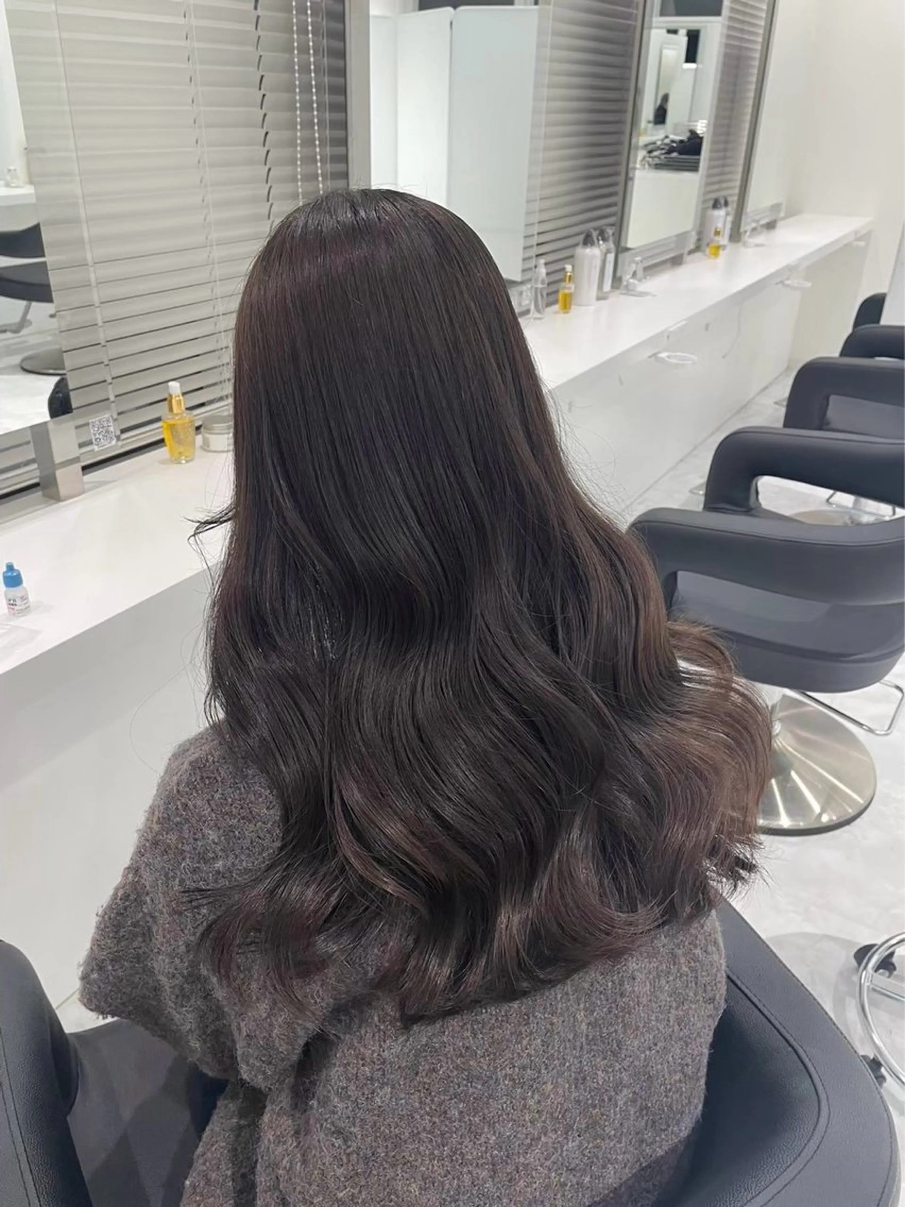 ロング カラー ヘアカラー トリートメント ラベンダー💜 グレージュ🩶のヘアスタイル
