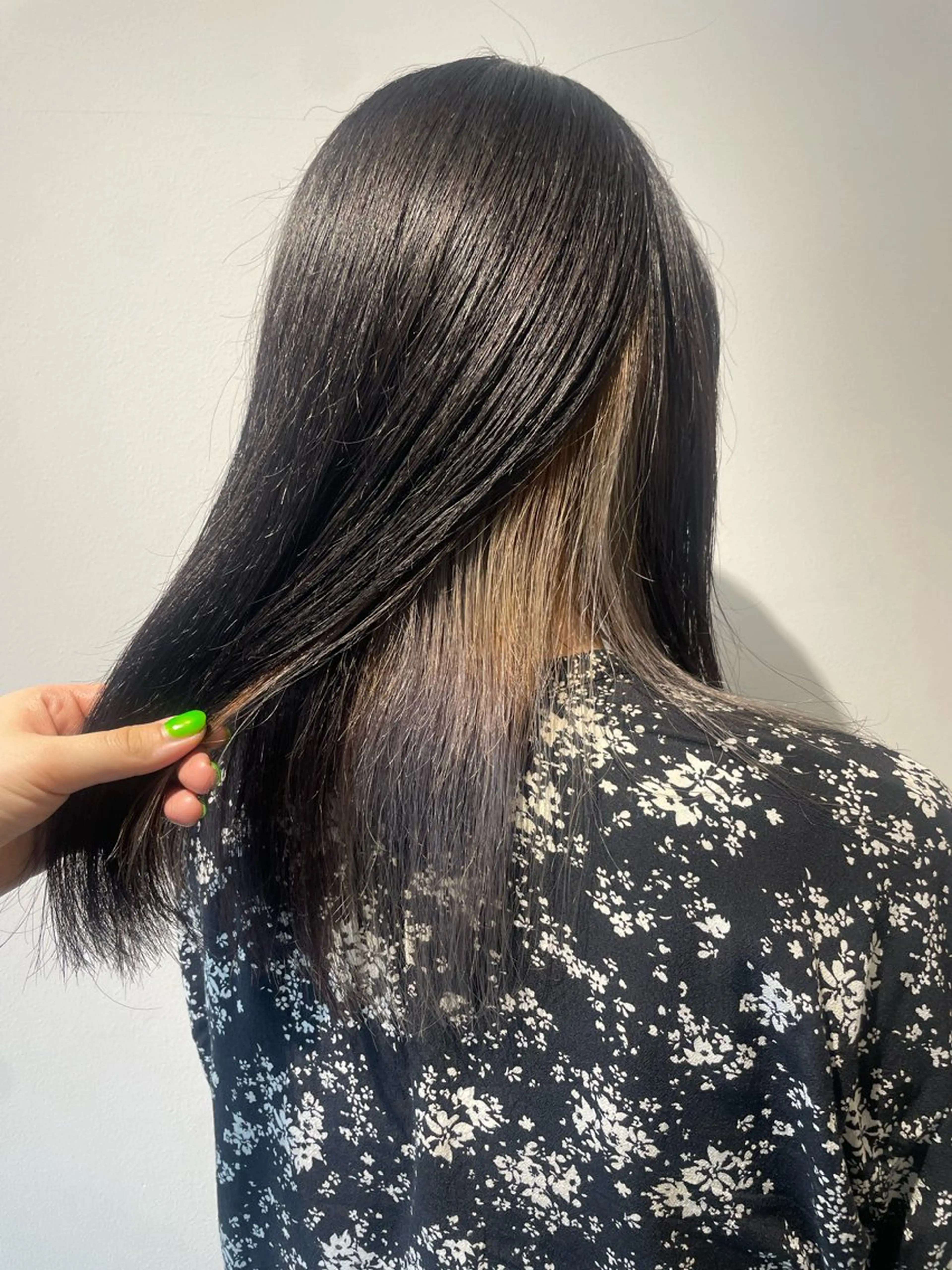 セミロング カラー インナーカラー 北山 夢菜のヘアスタイル