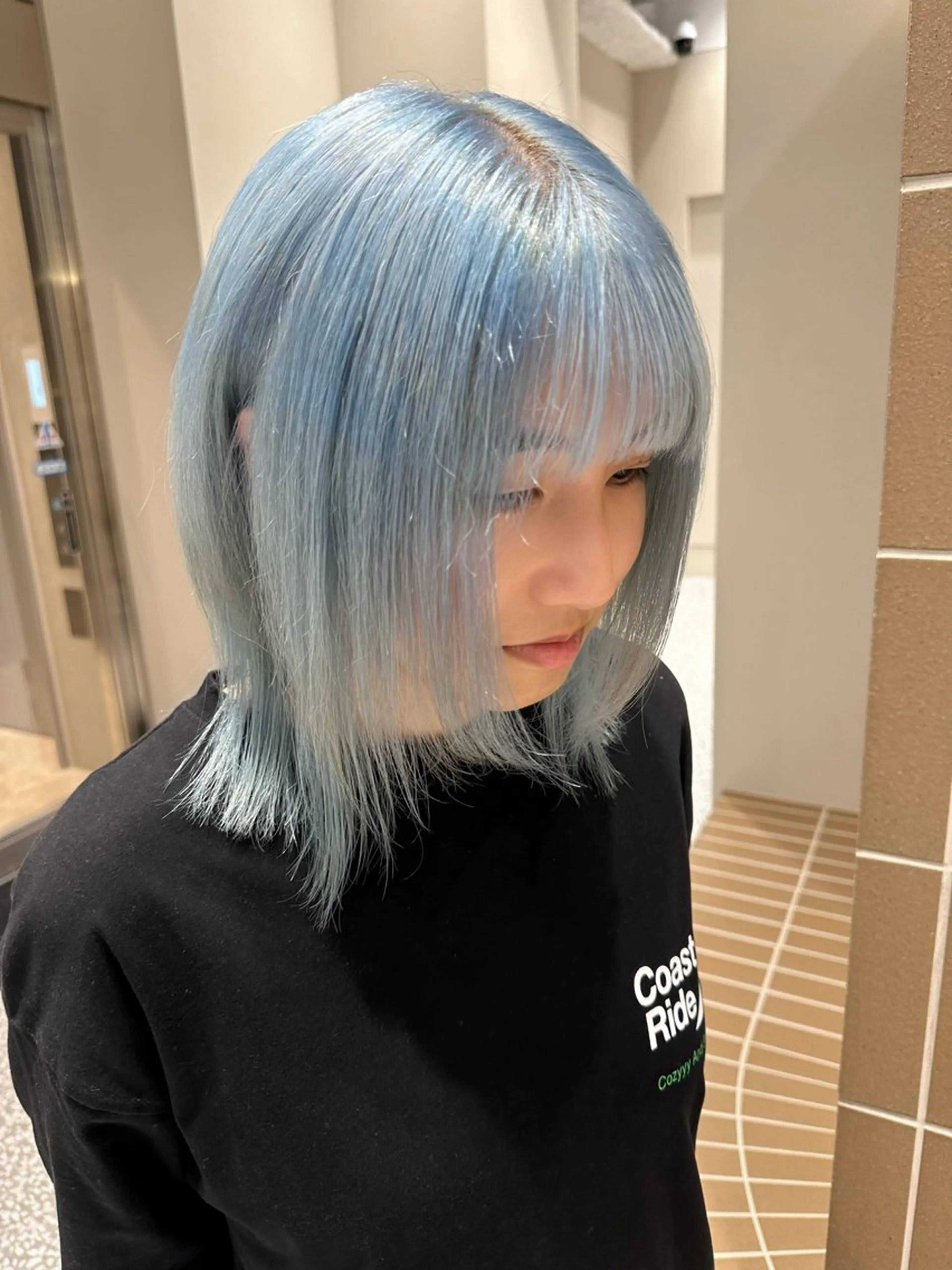 セミロング カラー 岩元 愛美のヘアスタイル