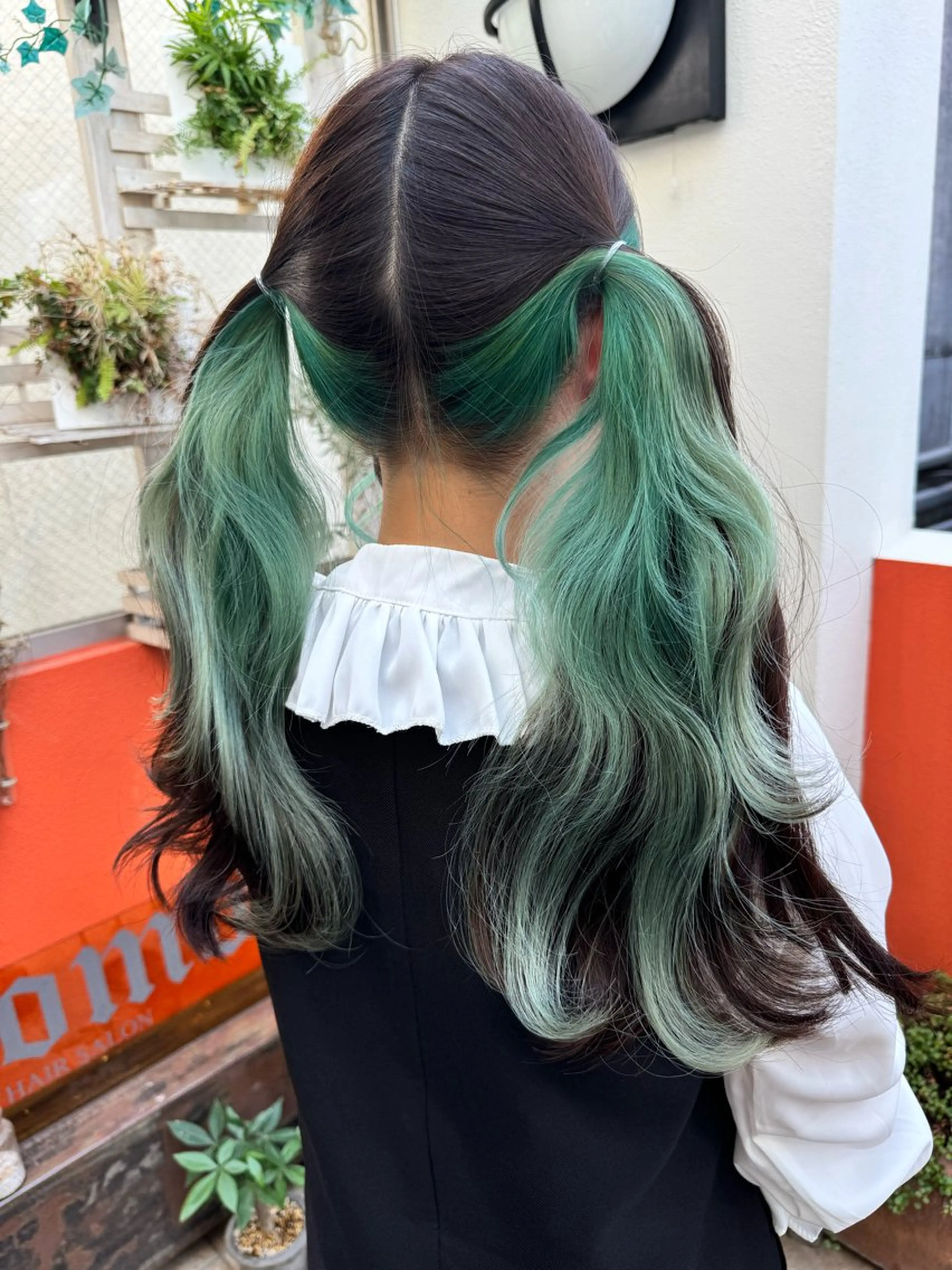 ロング カラー ベージュカラー ブルーカラー イヤリングカラー インナーカラー イエローカラー momo所属・メンズヘアメイク 🩵Mayuki🩵のヘアスタイル
