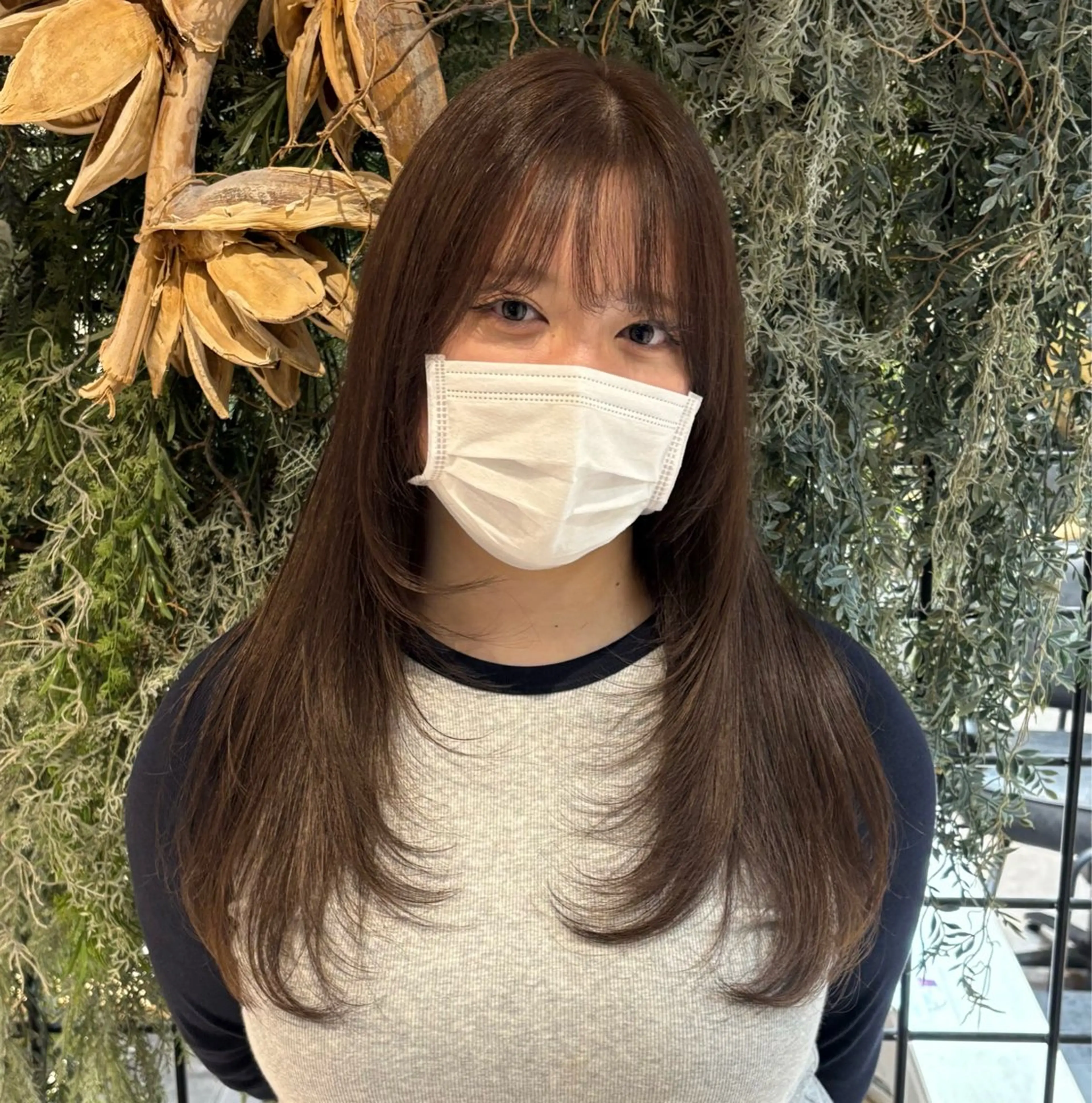 ロング カラー ヘアアレンジ ベージュカラー 透明感カラー レイヤーカット カット ヘアカラー フェザー/シャドウ/ 酸性ストレートのヘアスタイル