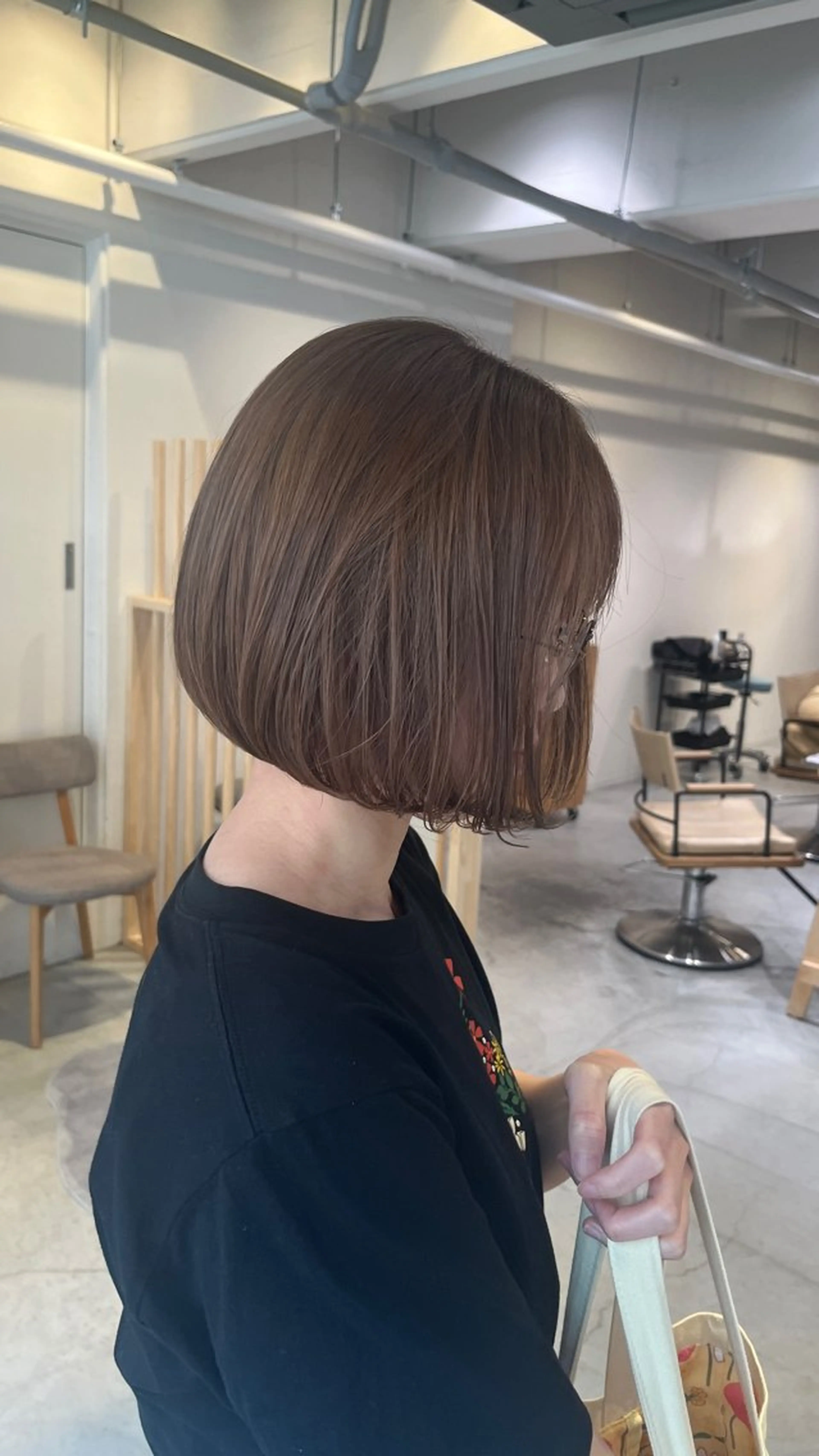 ショート カラー ベージュカラー ダブルカラー ボブ en't所属・佐藤　ひなの ／艶髪のヘアスタイル