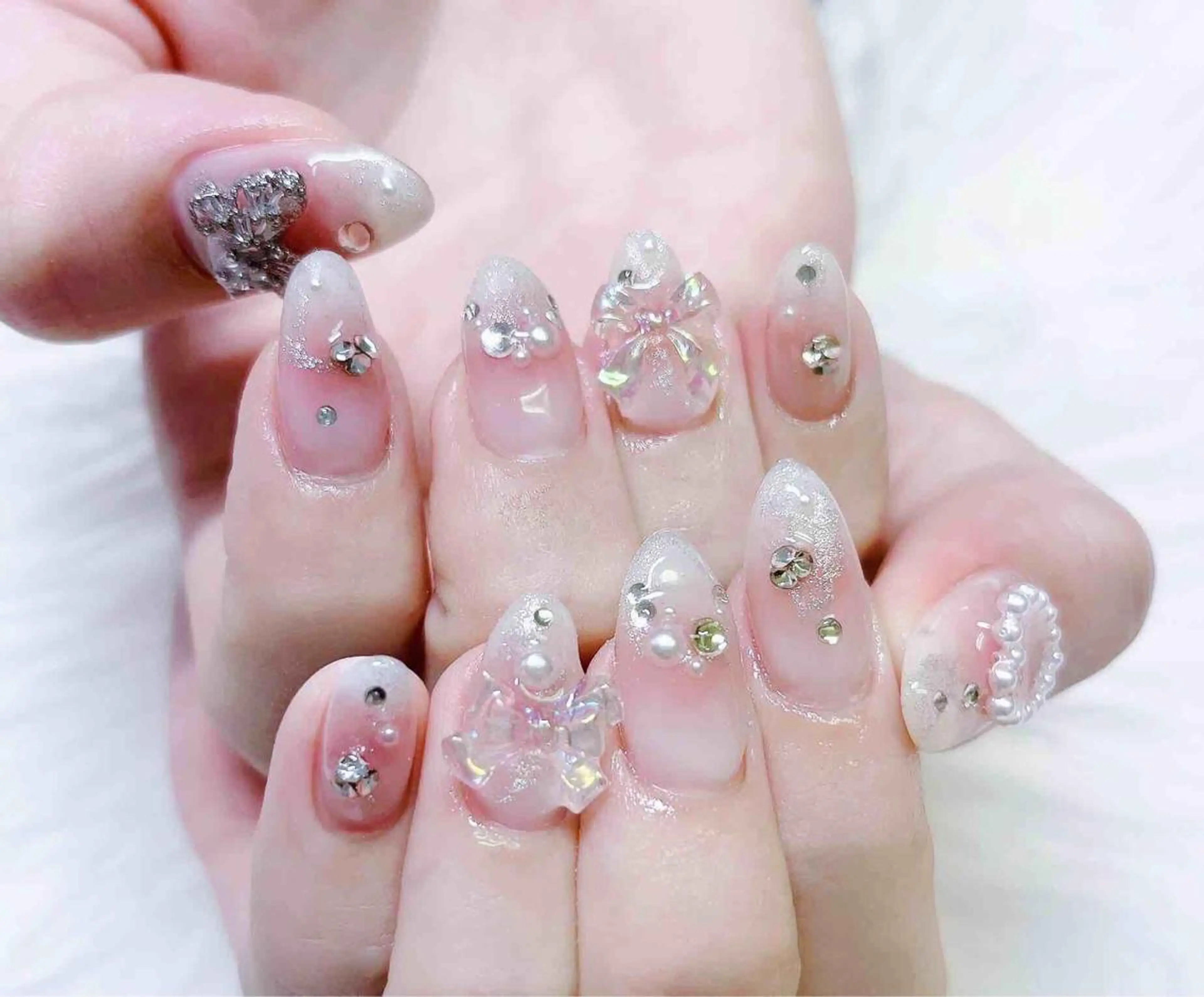 ネイル ハンドネイル MoonNail ユリ🌸のネイルデザイン