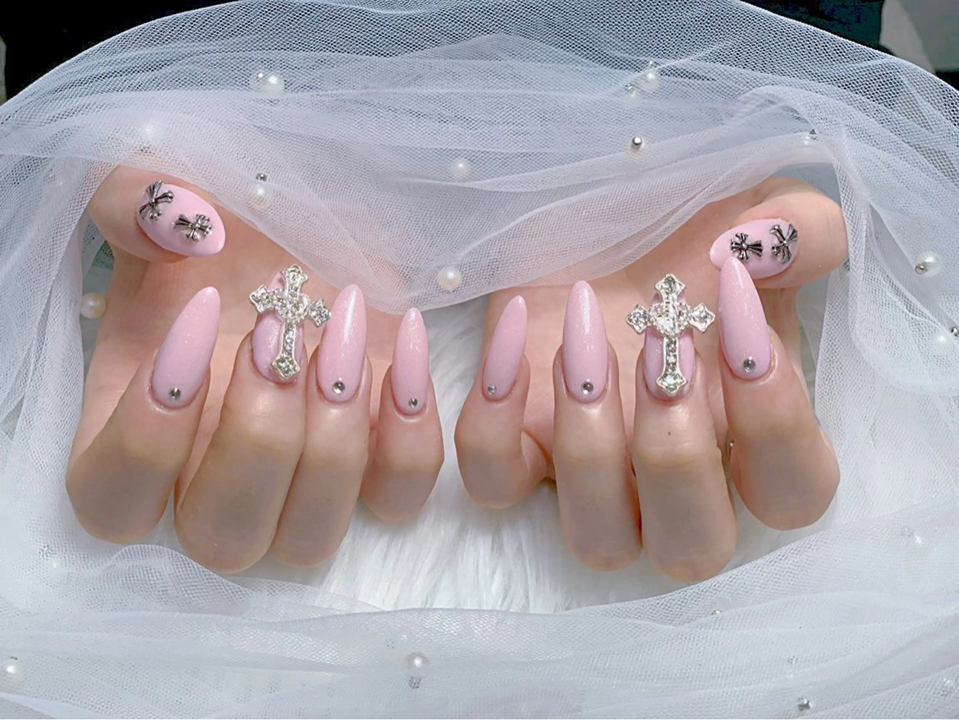 ネイル アートネイル オーロラネイル チークネイル 長さ出し フットネイル ハンドネイル ハンドケア Mio_ Noiranailのネイルデザイン