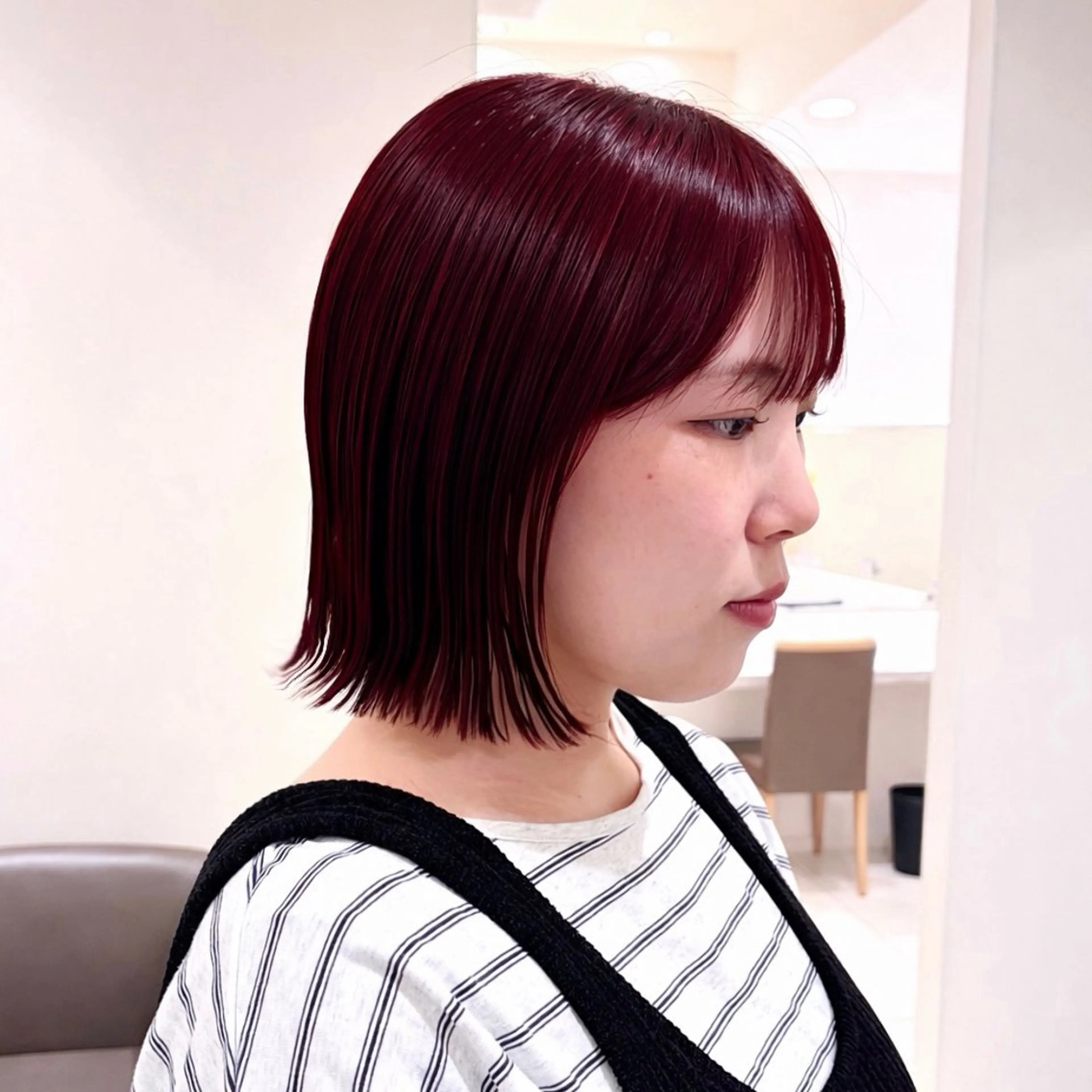 ショート カラー ブリーチ カシス ブリーチなしカラー レッドカラー ボブ カット ヘアカラー トリートメント 暖色カラー/パラッと Bob/モエのヘアスタイル