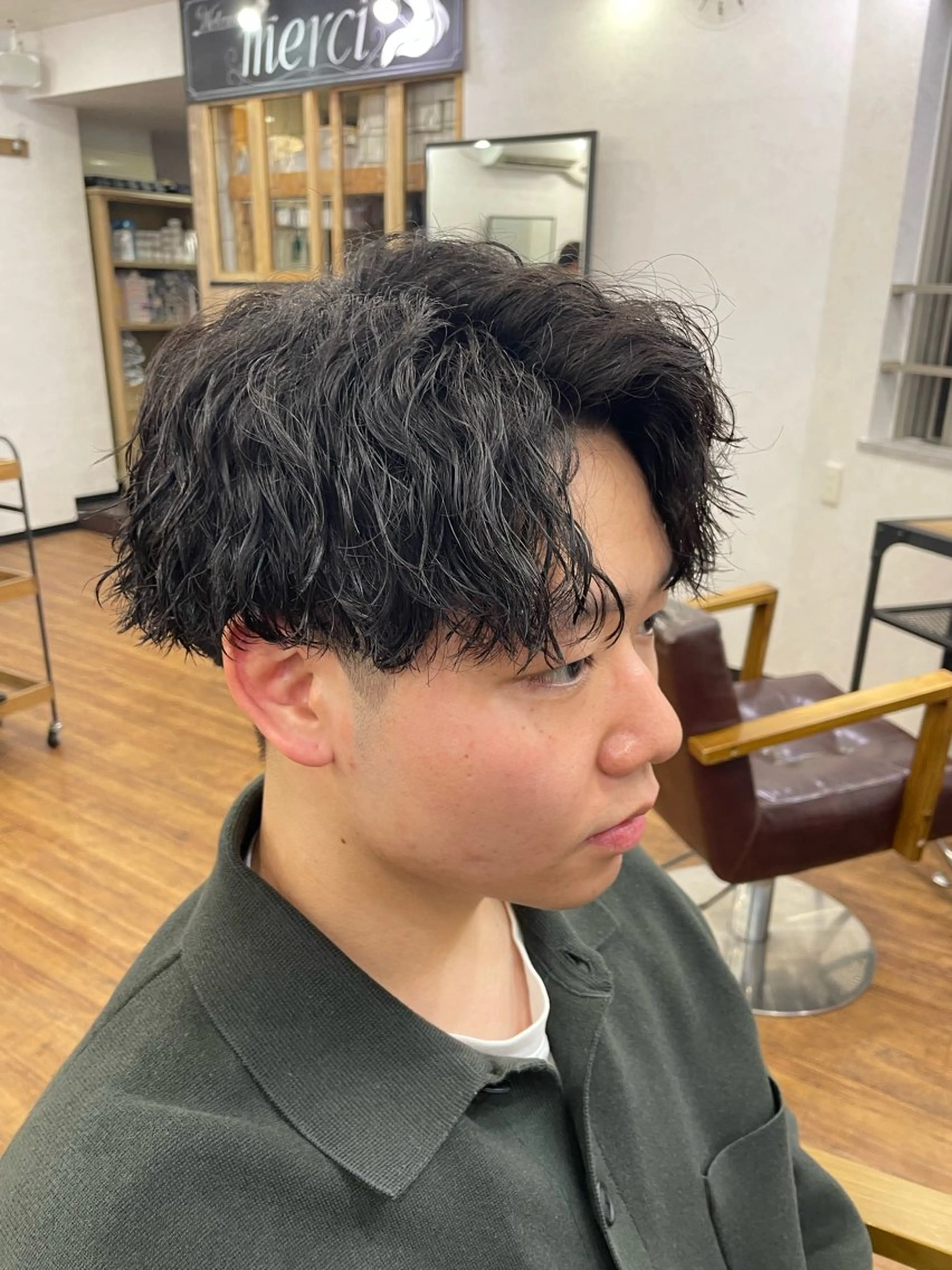 パーマ メンズ センターパート メンズパーマ ツイストスパイラルパーマ スパイラルパーマ RITSUKI横浜 メンズ特化😎のヘアスタイル