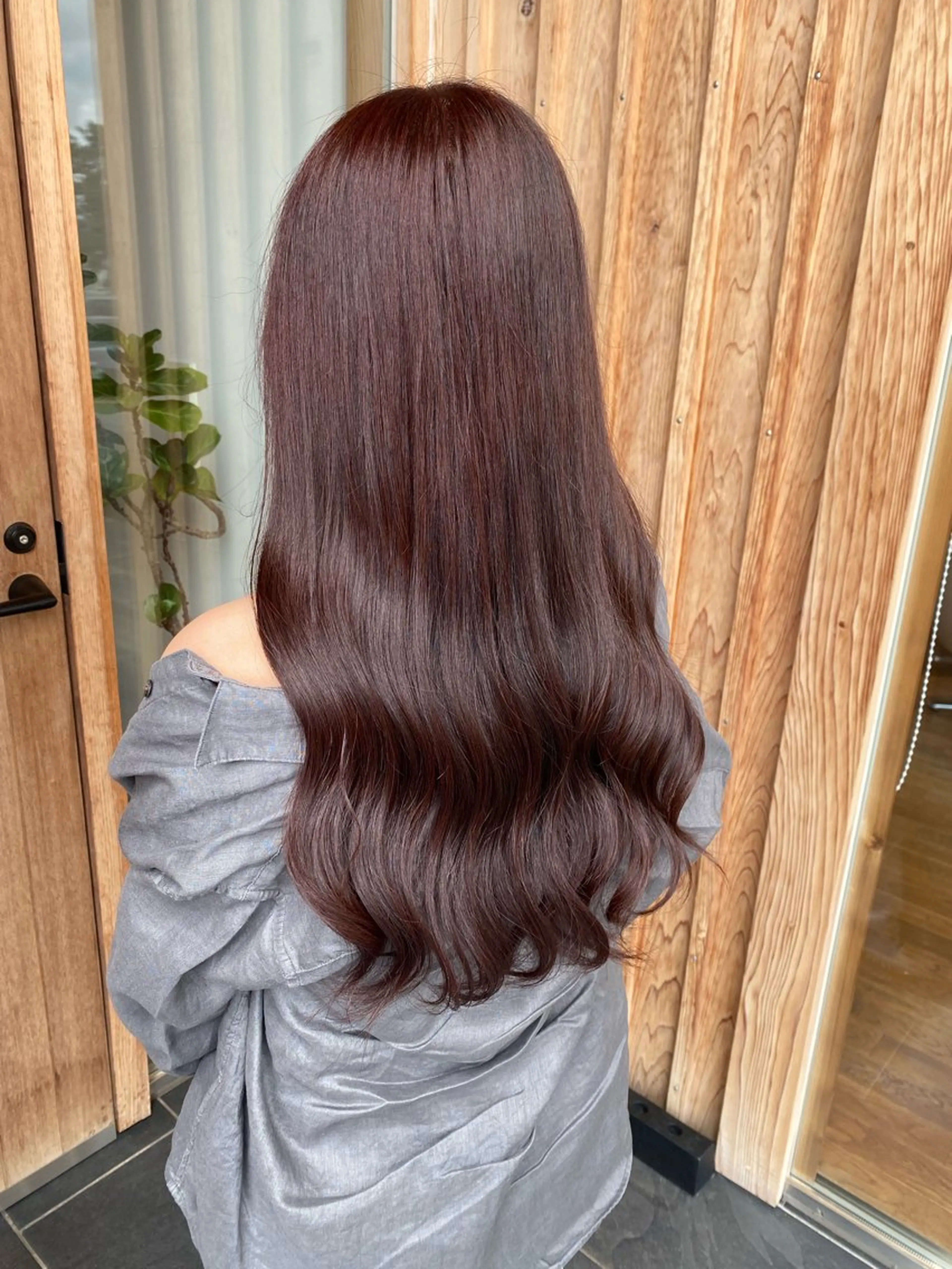 ロング カラー ブラウンカラー レッドカラー レッドブラウン wakana / くびれカットのヘアスタイル