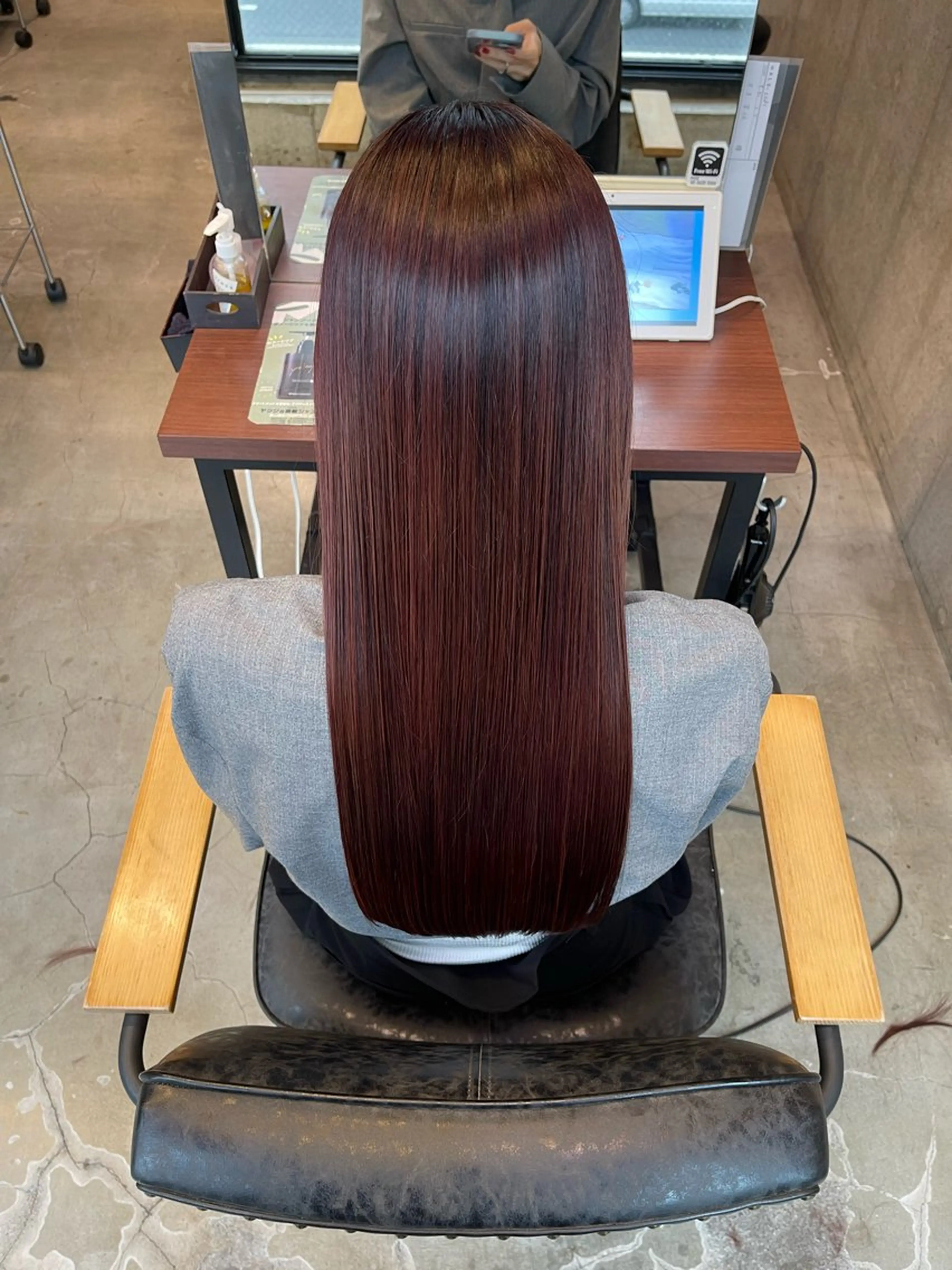 ロング 平栗 篤のヘアスタイル