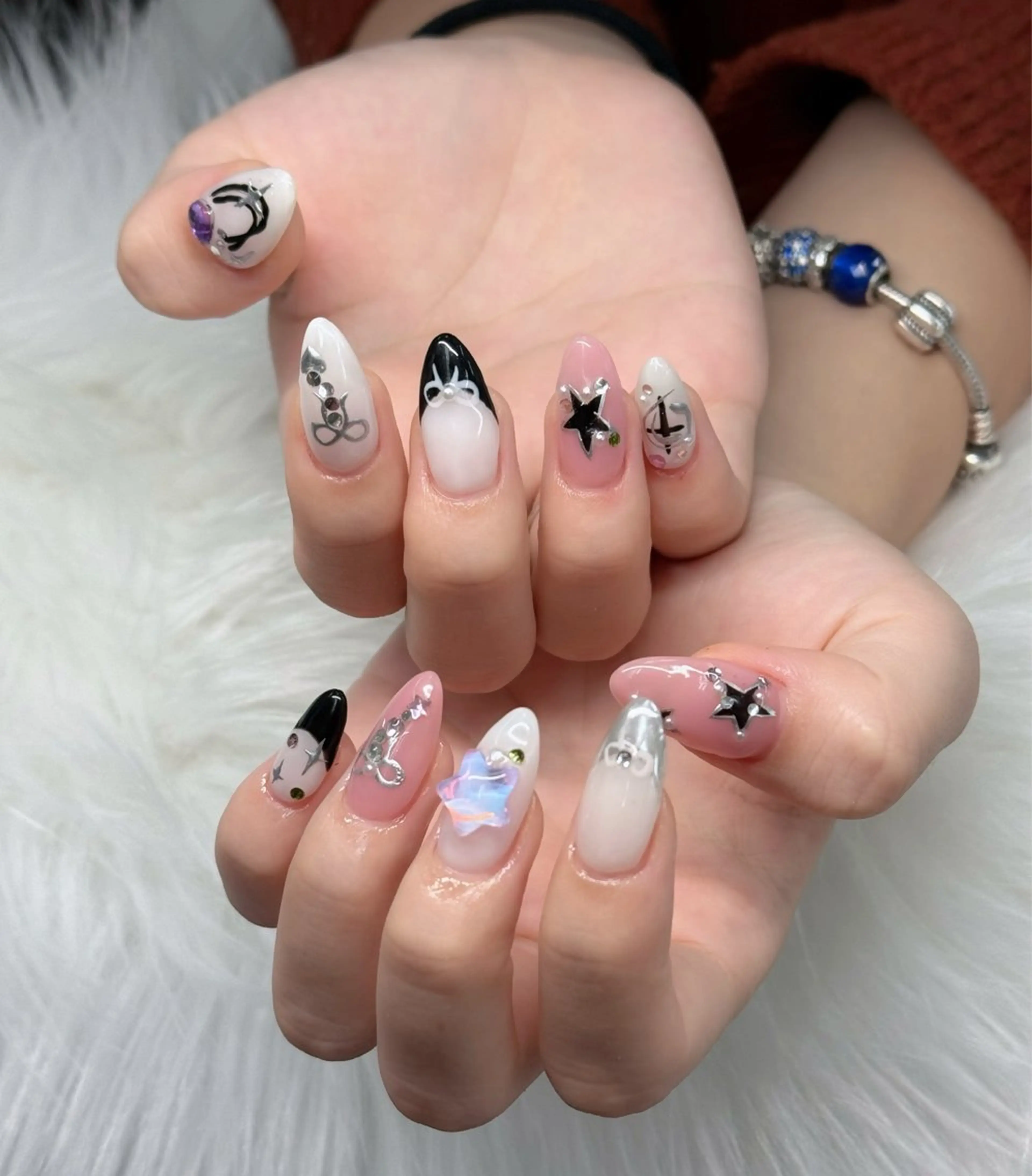 ネイル フレンチネイル ジェルネイル ガラスフレンチ ハロウィン ハート H.baby Nail Salonのネイルデザイン